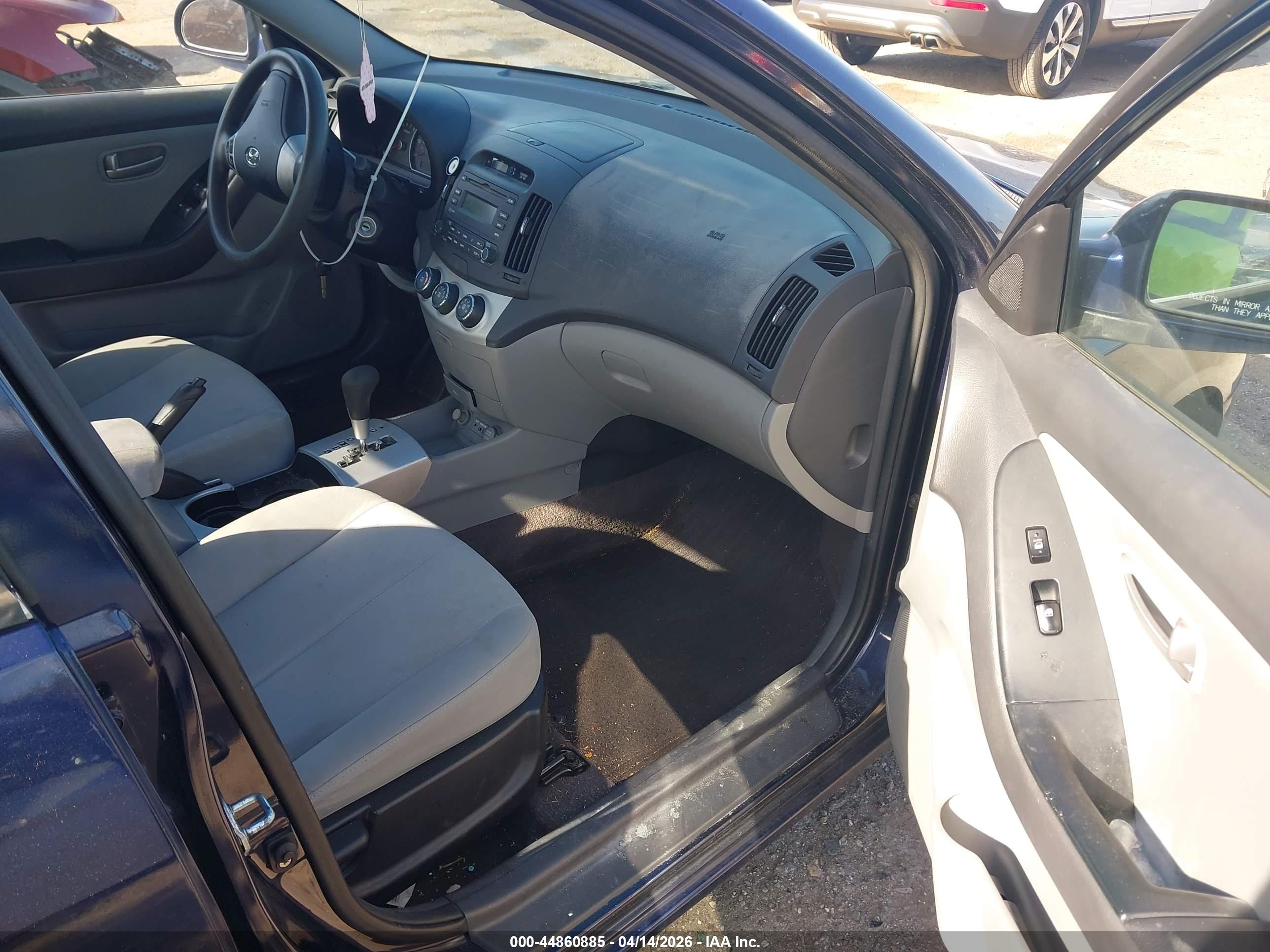 HYUNDAI ELANTRA image 5