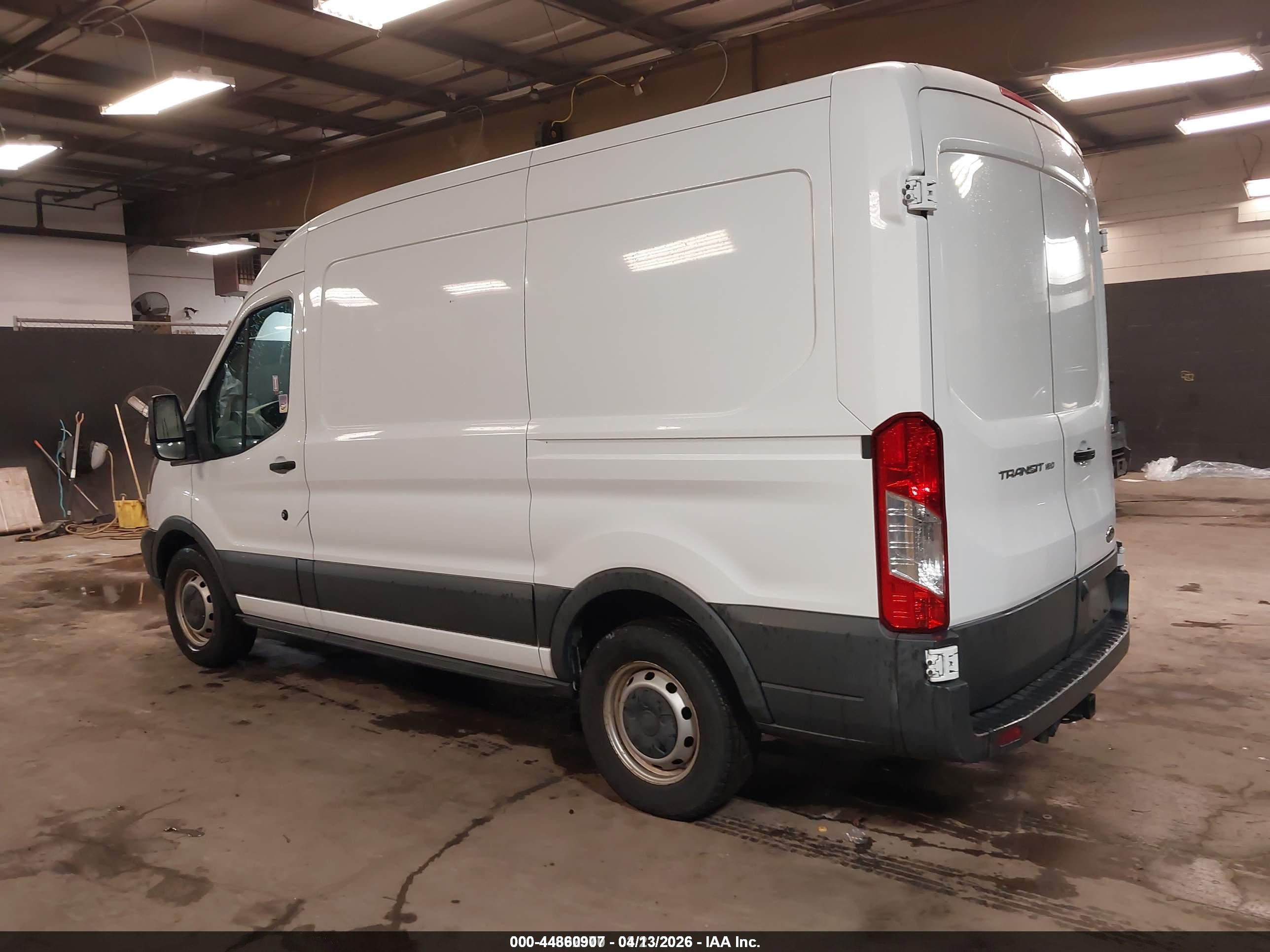 FORD TRANSIT-150 image 3
