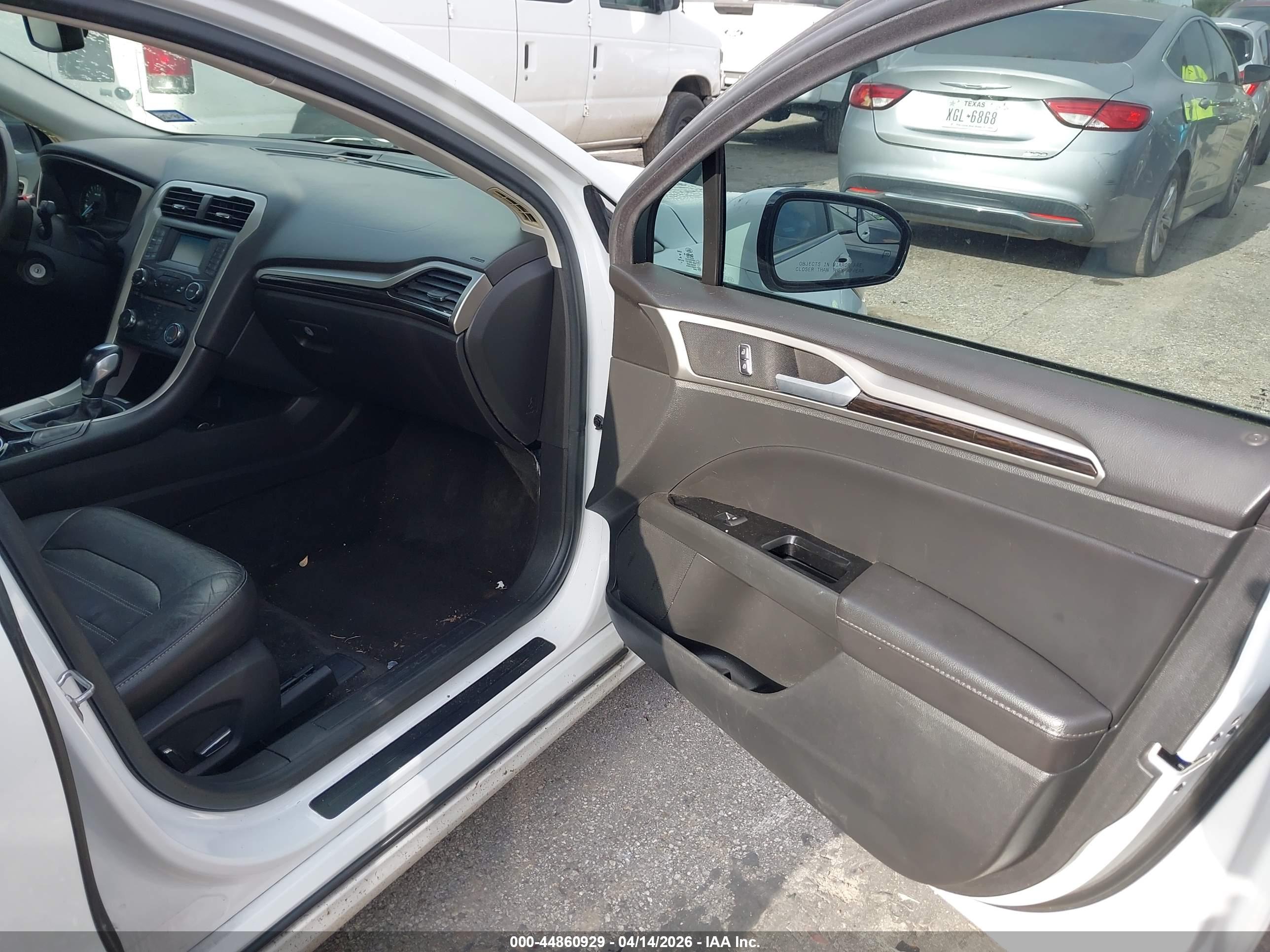 FORD FUSION image 5