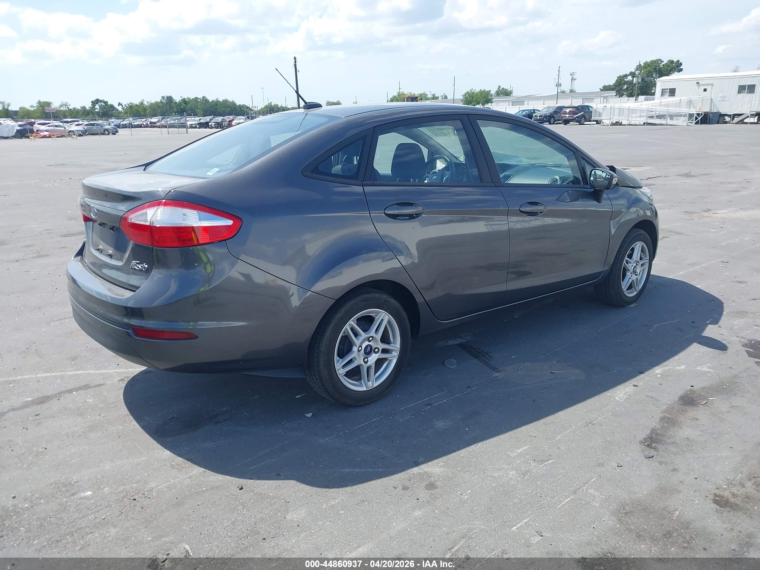 FORD FIESTA image 4
