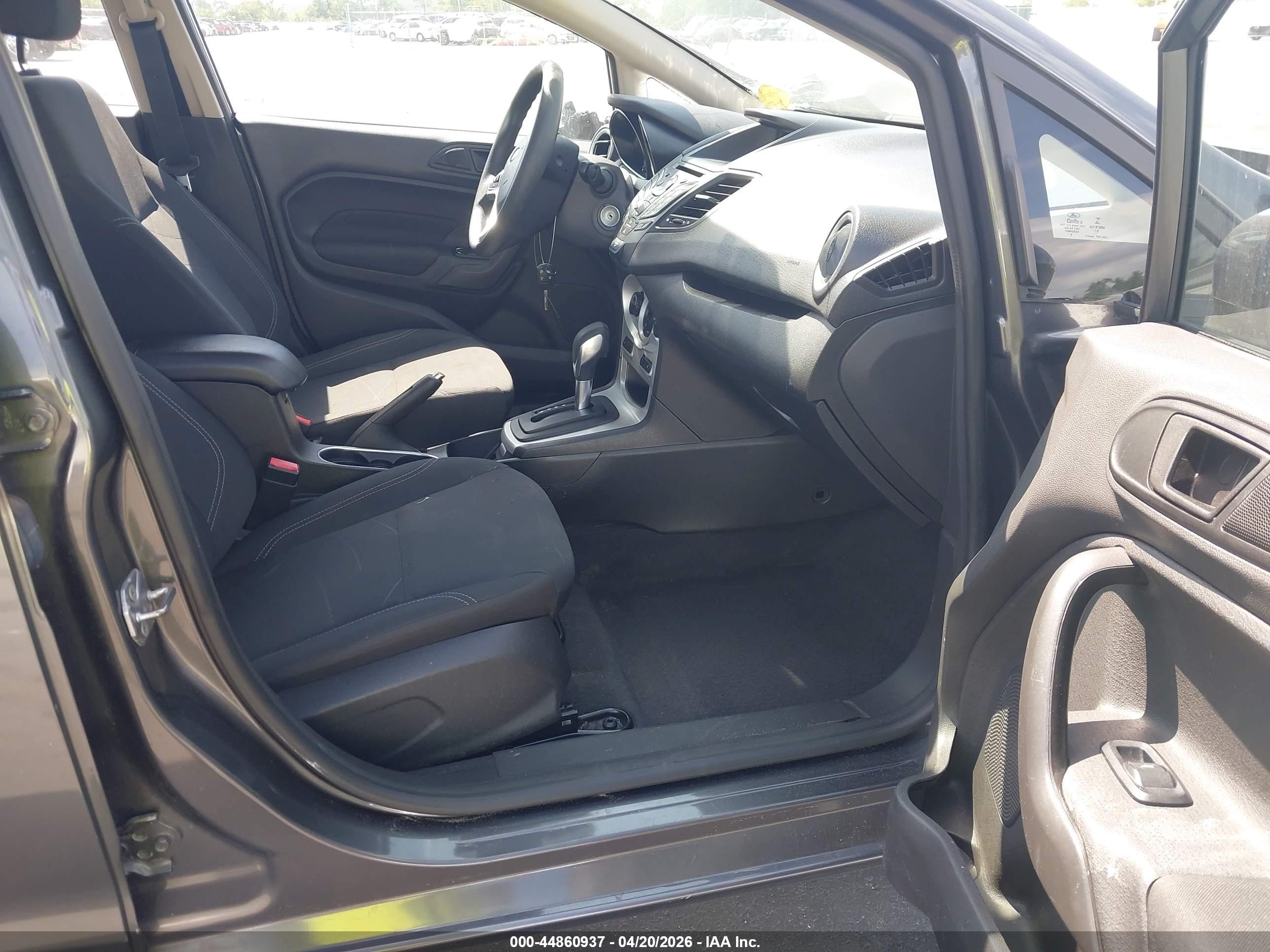 FORD FIESTA image 5