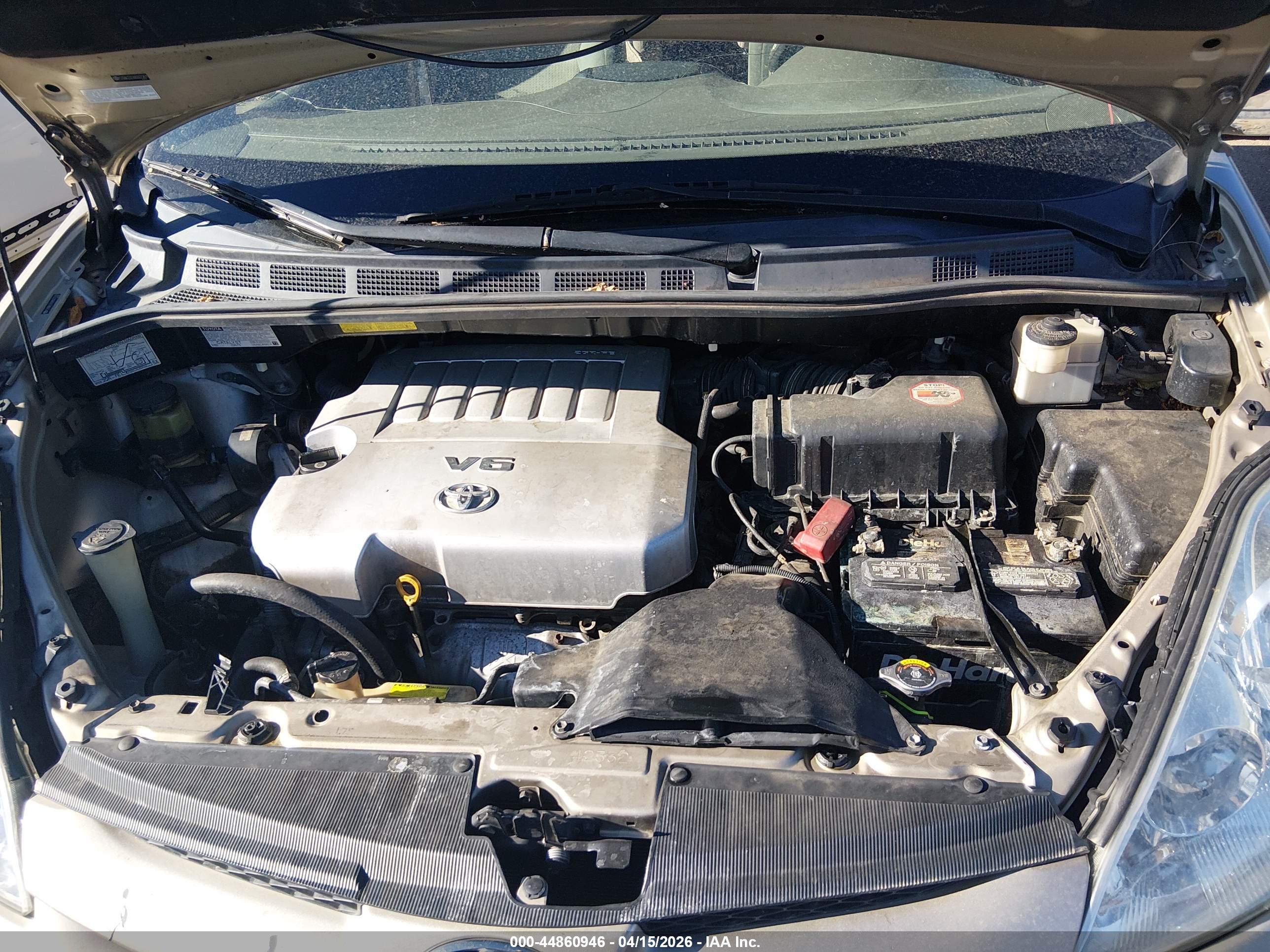 TOYOTA SIENNA image 10