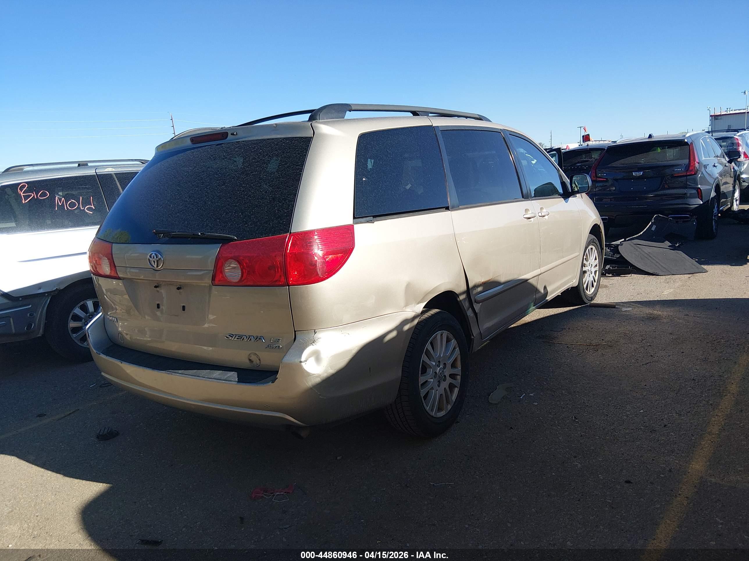 TOYOTA SIENNA image 4