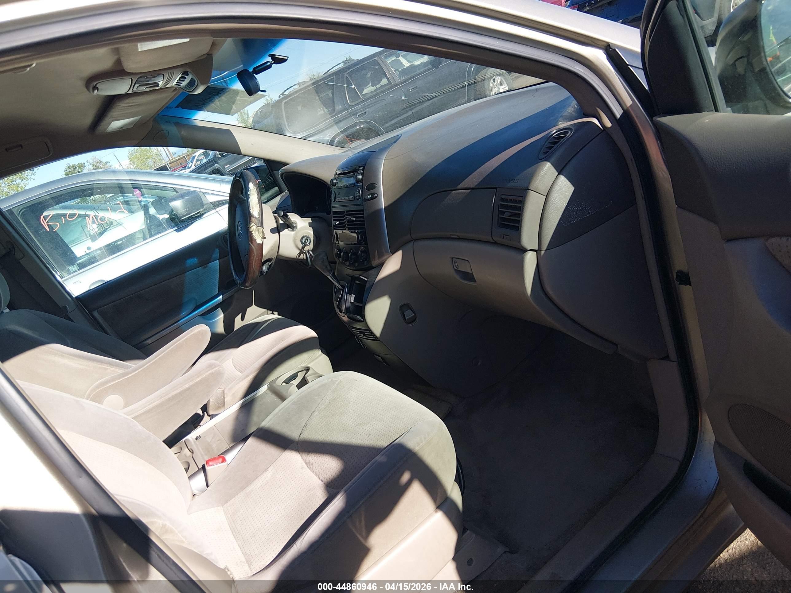 TOYOTA SIENNA image 5