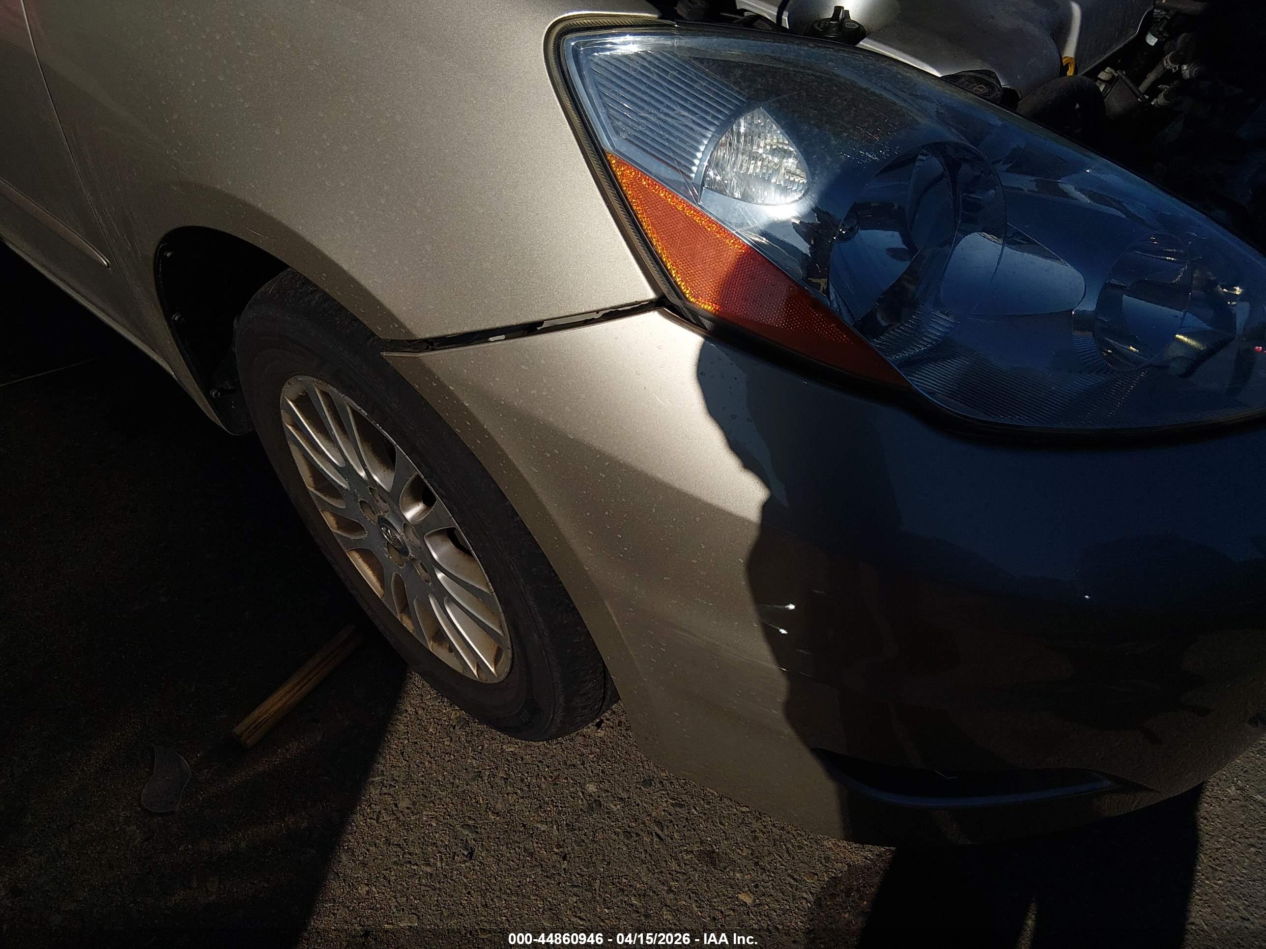 TOYOTA SIENNA image 6