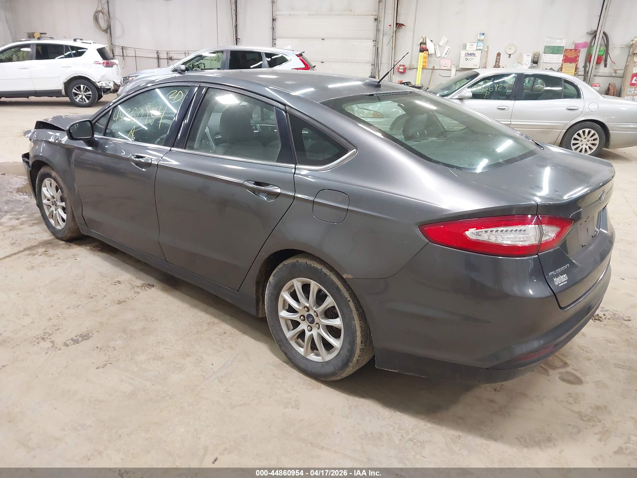 FORD FUSION image 3