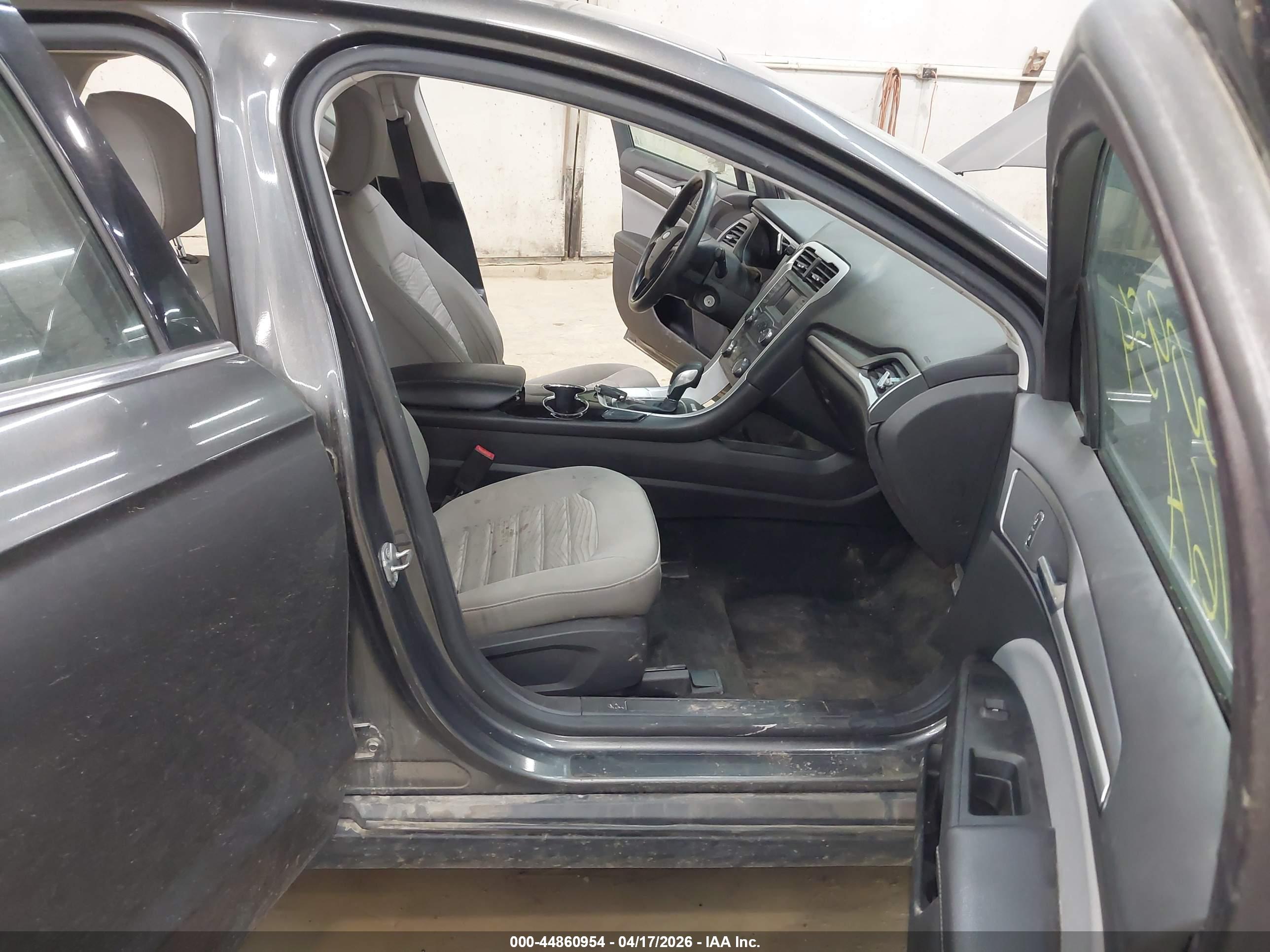 FORD FUSION image 5