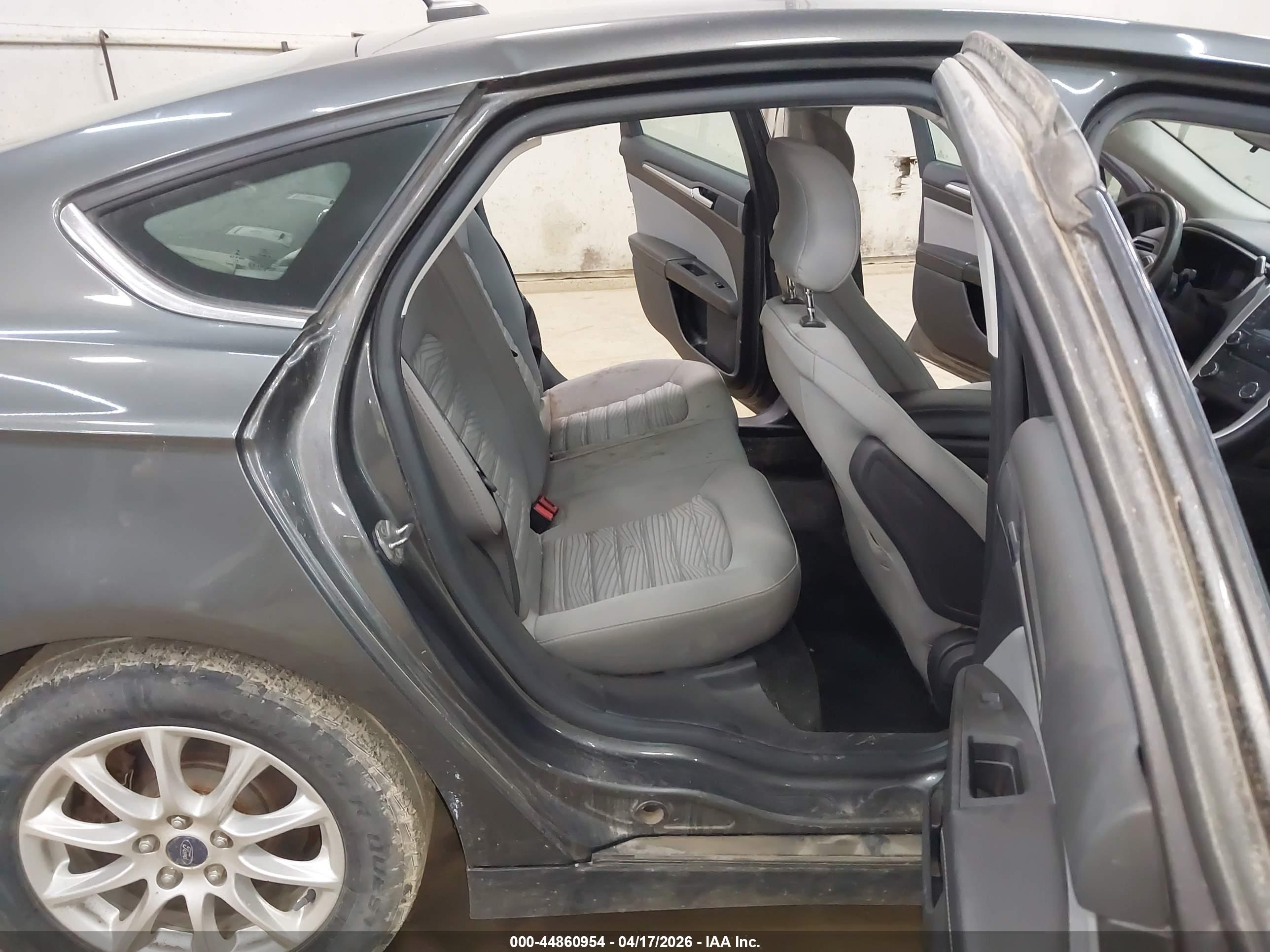 FORD FUSION image 8