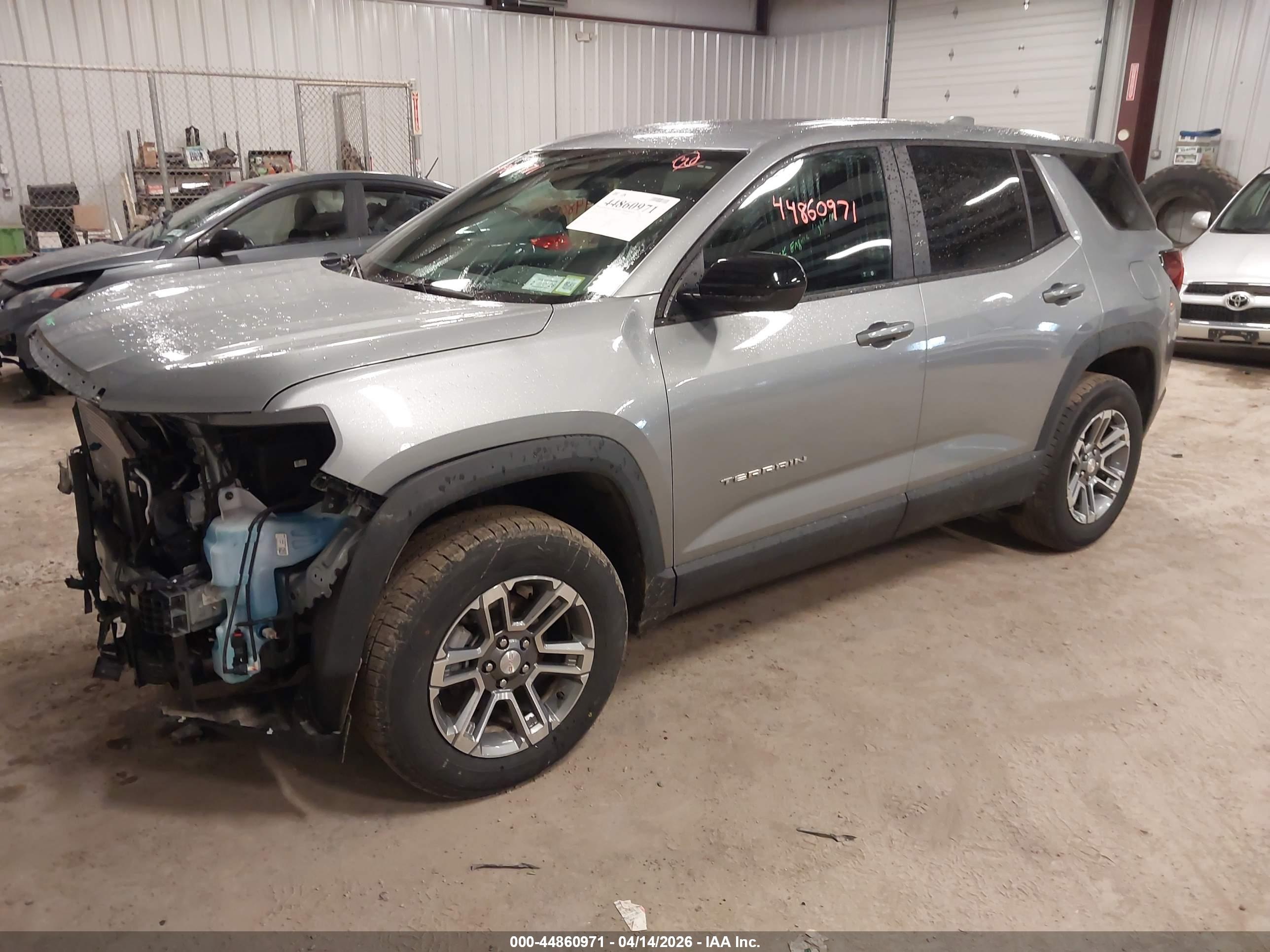 GMC TERRAIN image 2