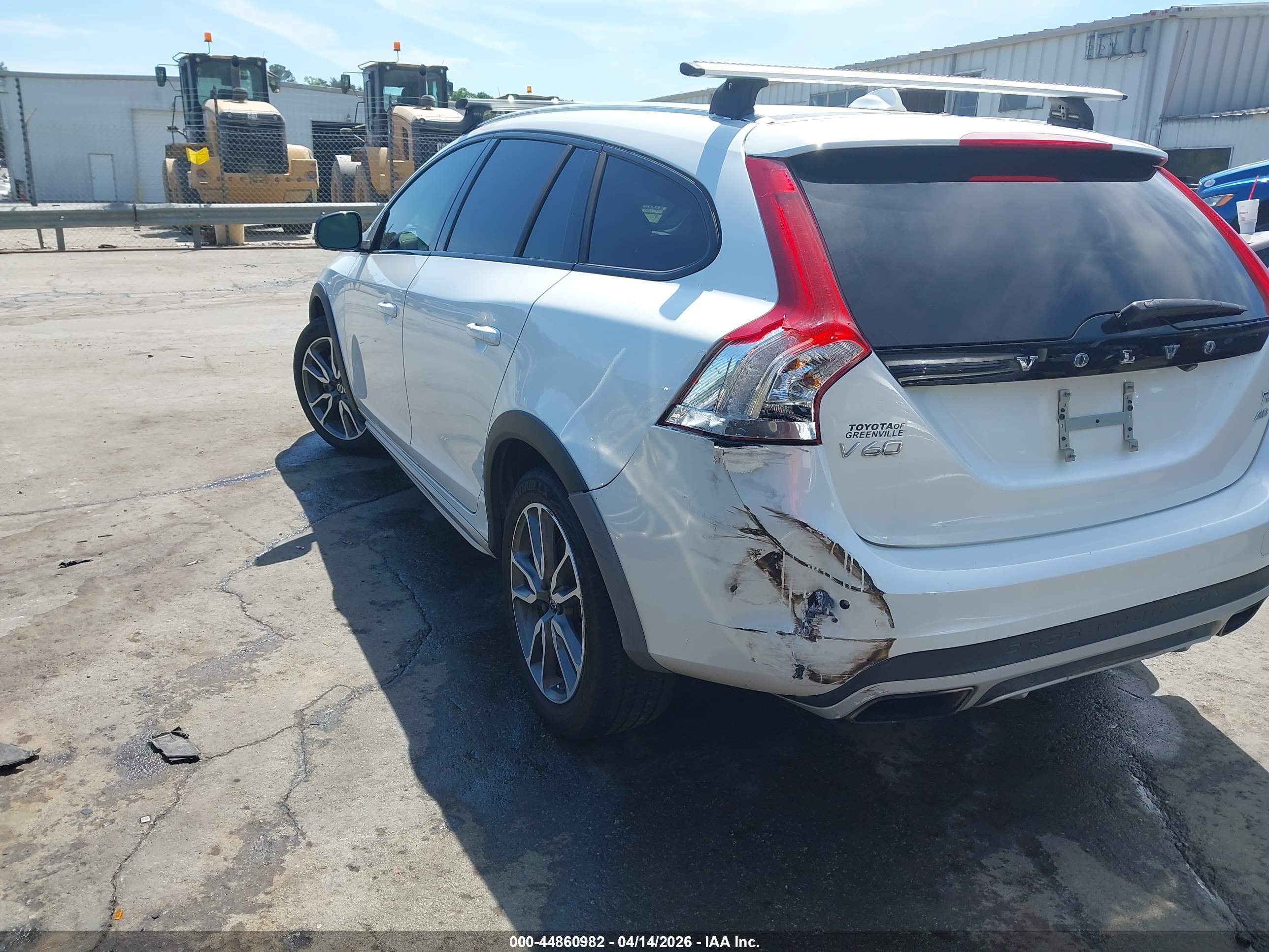 VOLVO V60 image 3