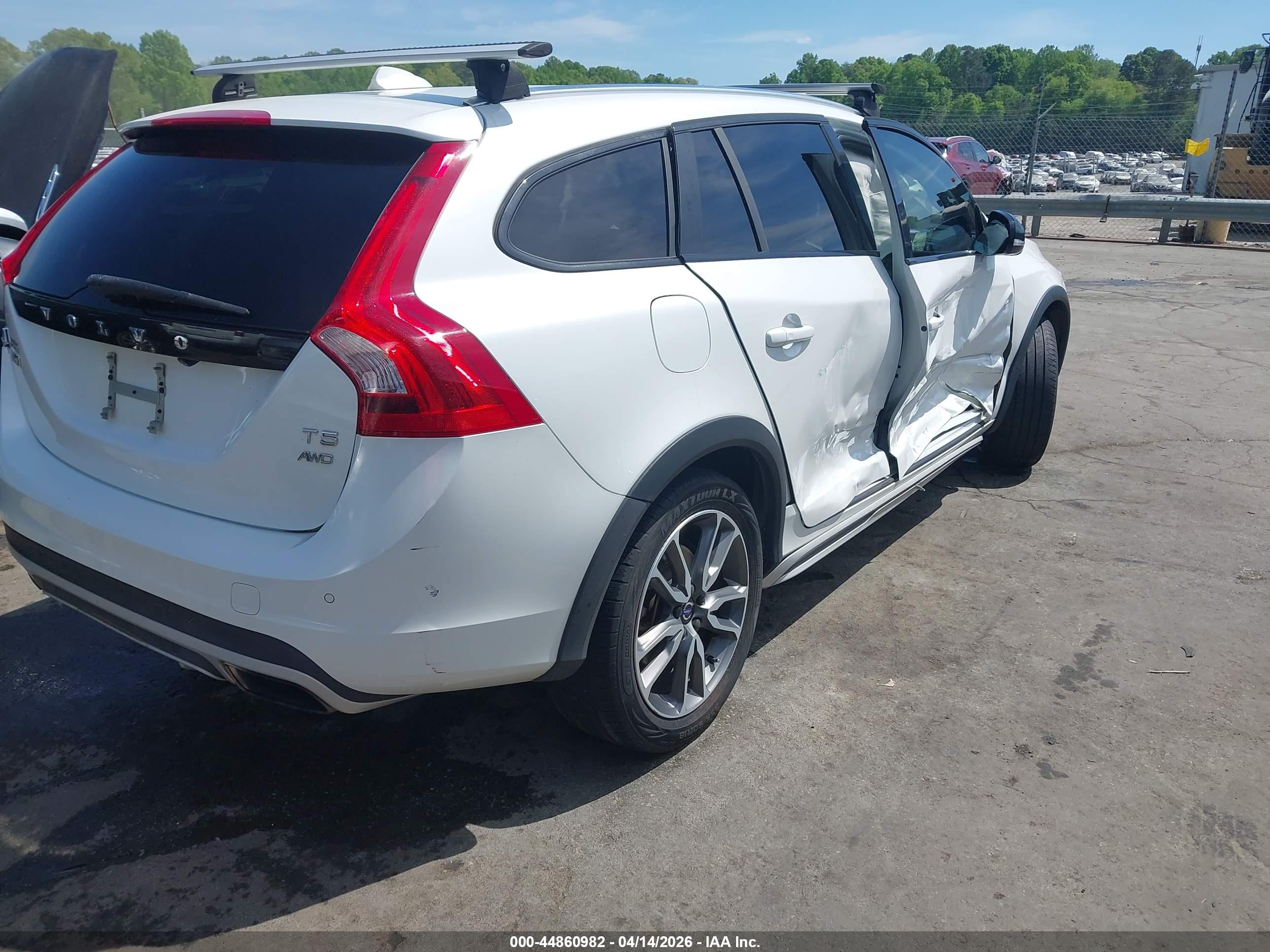 VOLVO V60 image 4