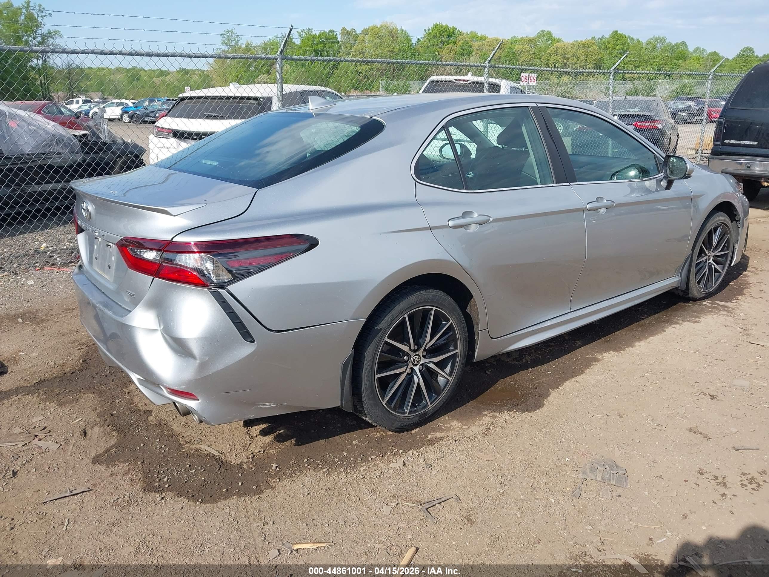 TOYOTA CAMRY image 4