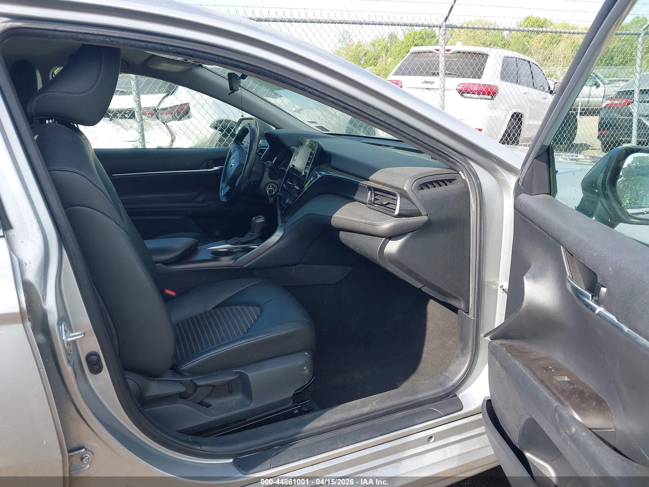 TOYOTA CAMRY image 5