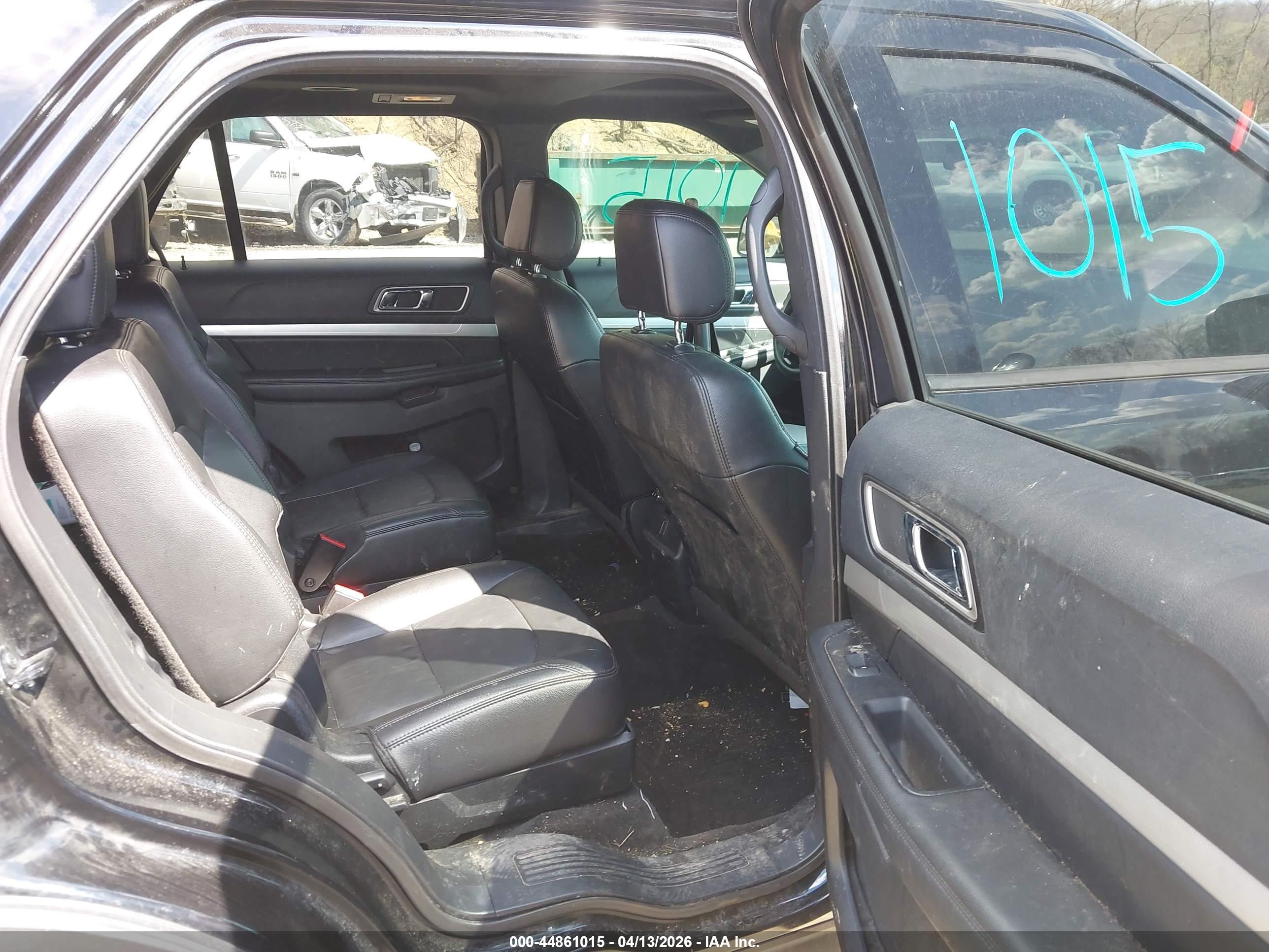 FORD EXPLORER image 8