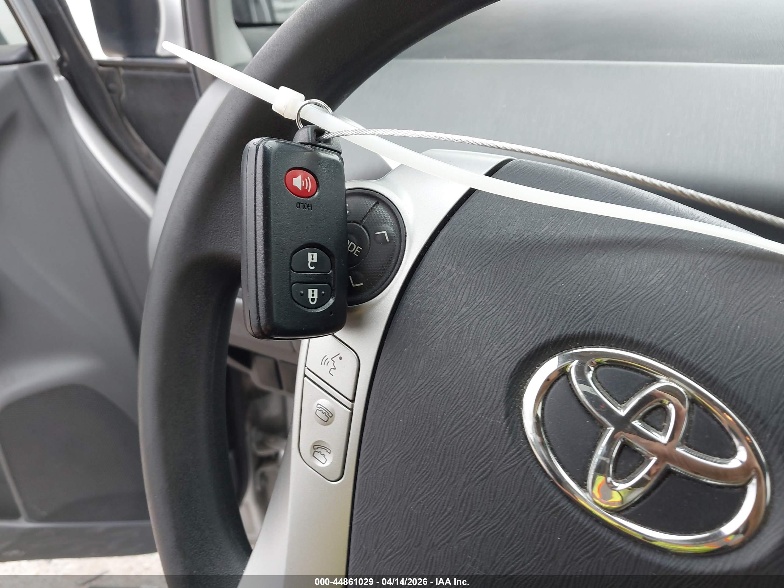 TOYOTA PRIUS image 11