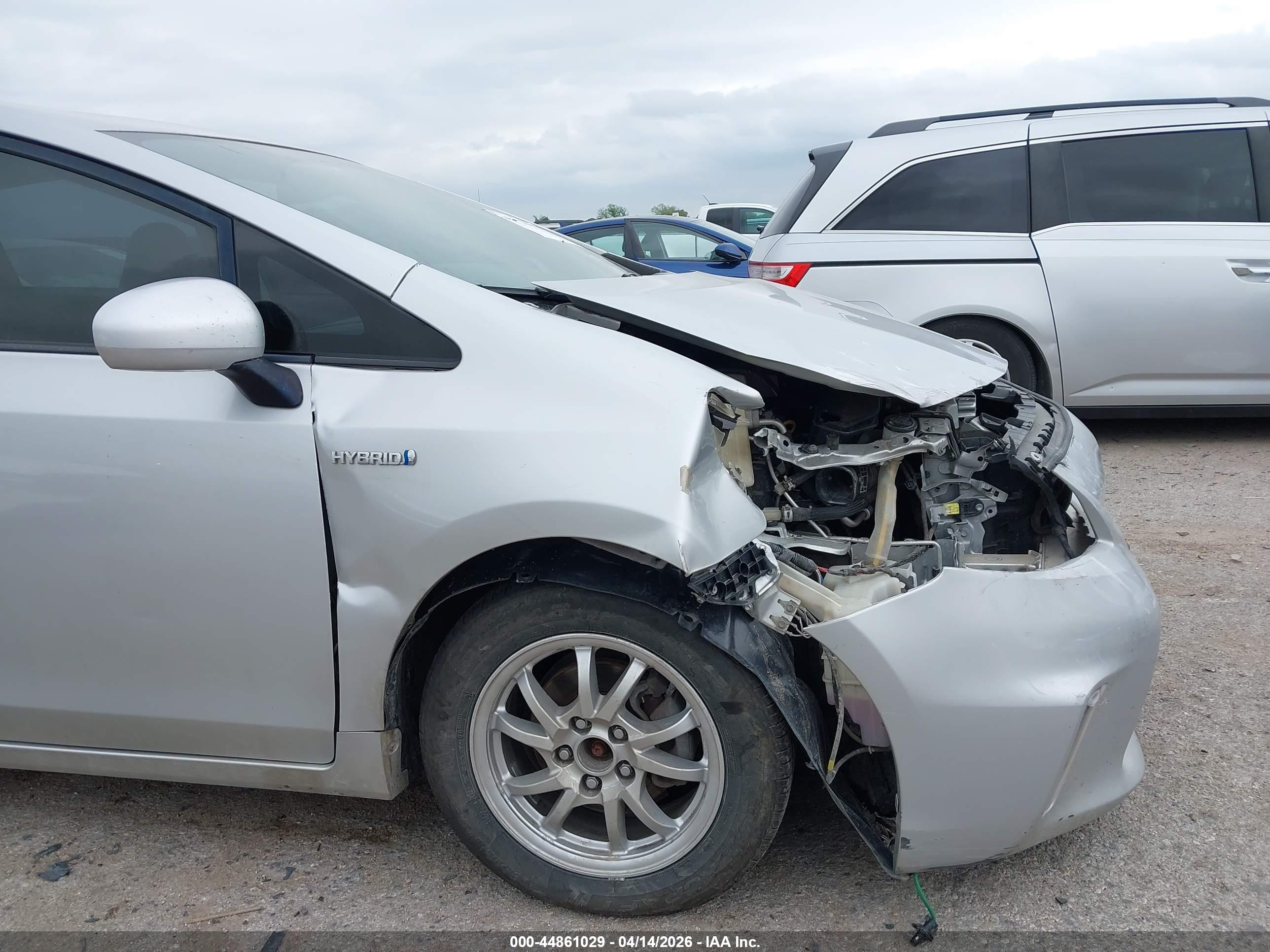 TOYOTA PRIUS image 6