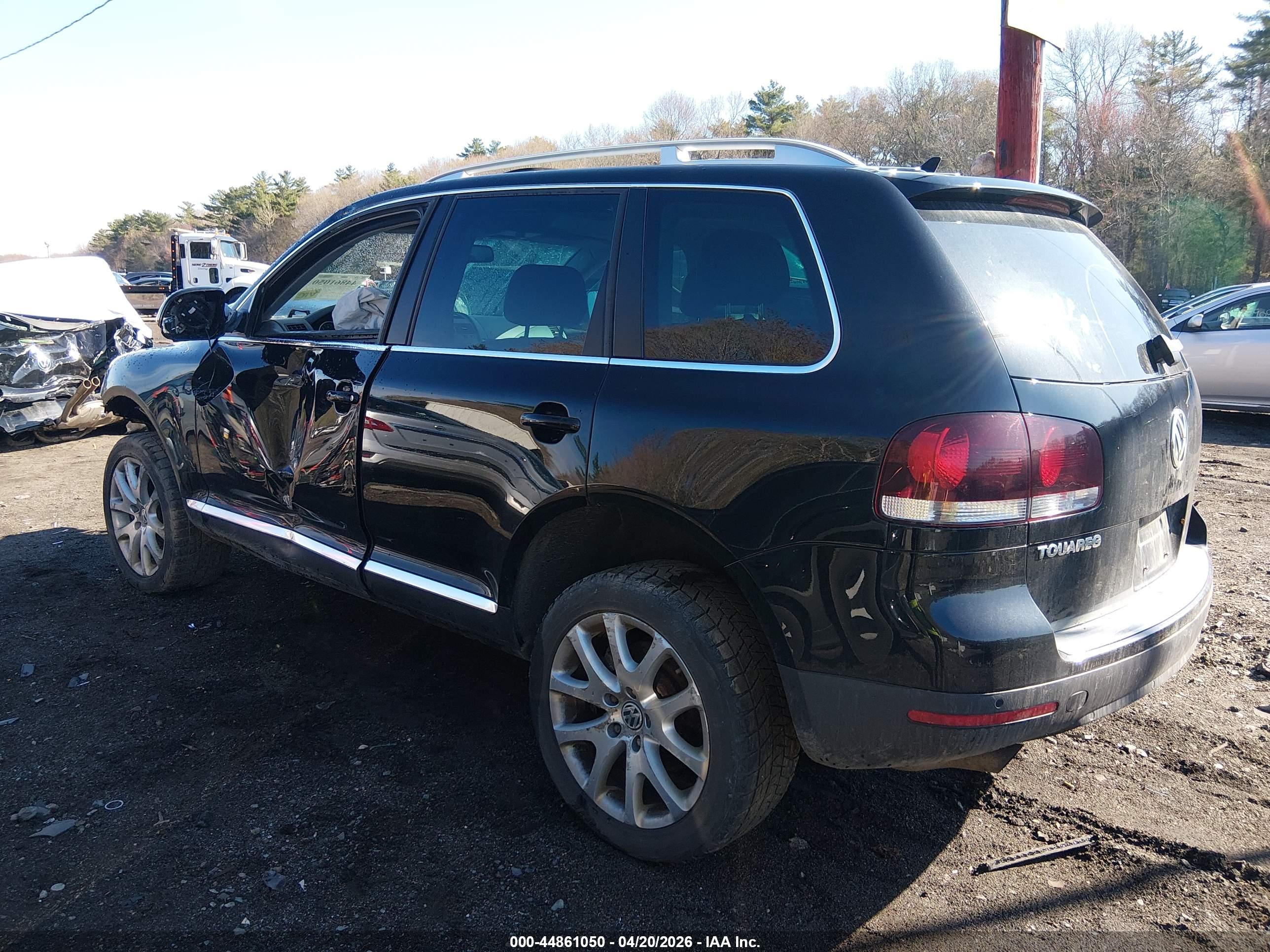 VOLKSWAGEN TOUAREG image 3