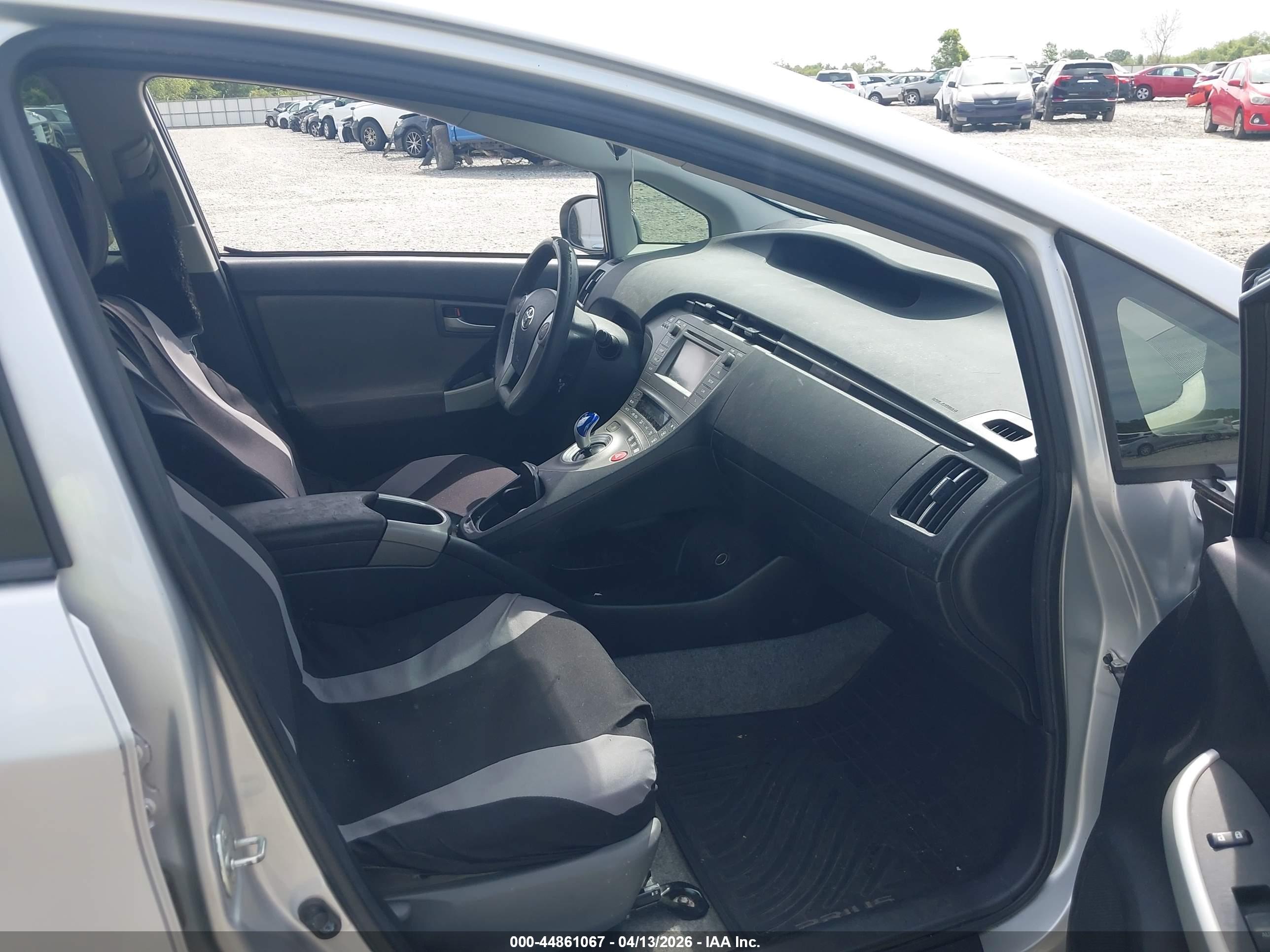 TOYOTA PRIUS image 5