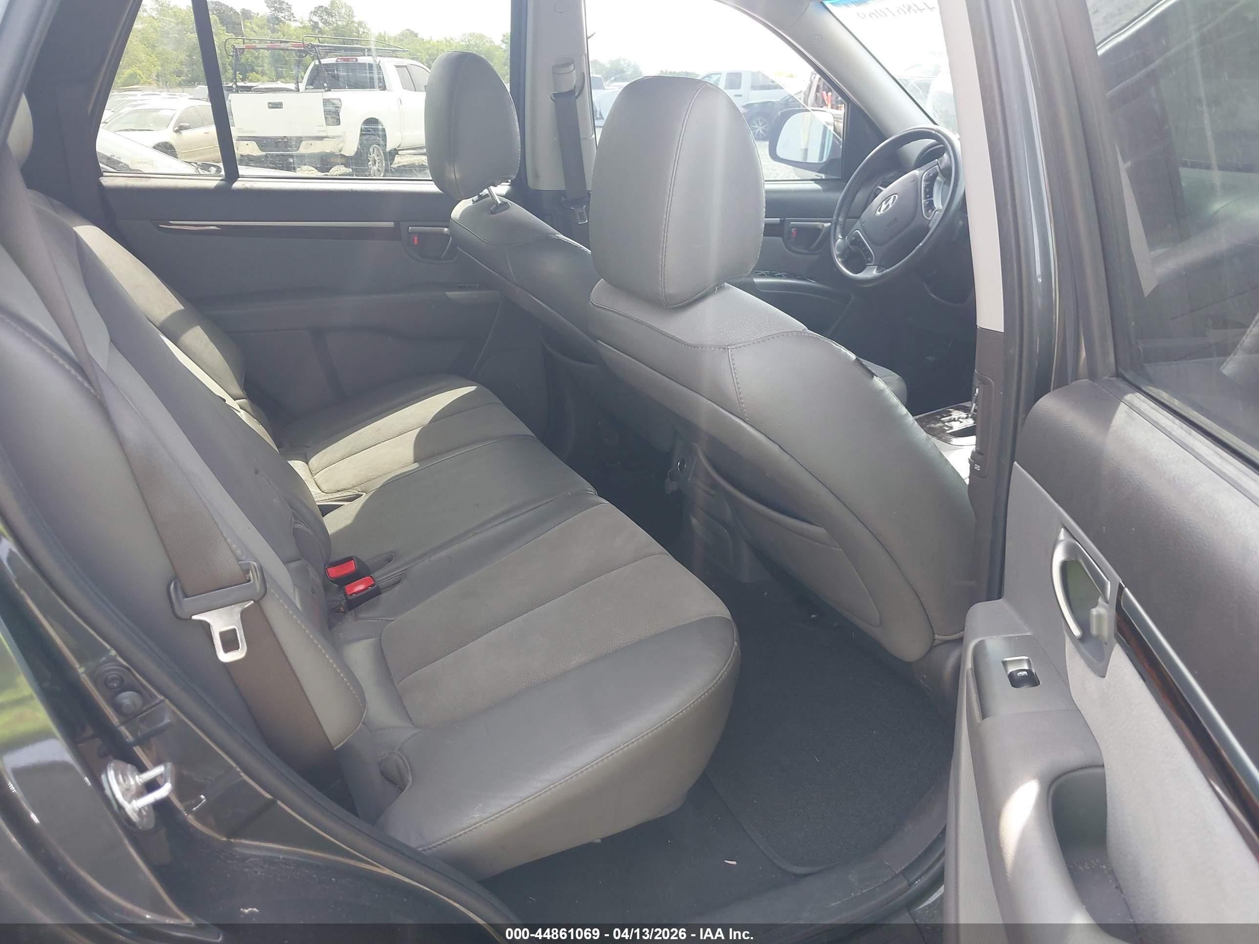 HYUNDAI SANTA image 8