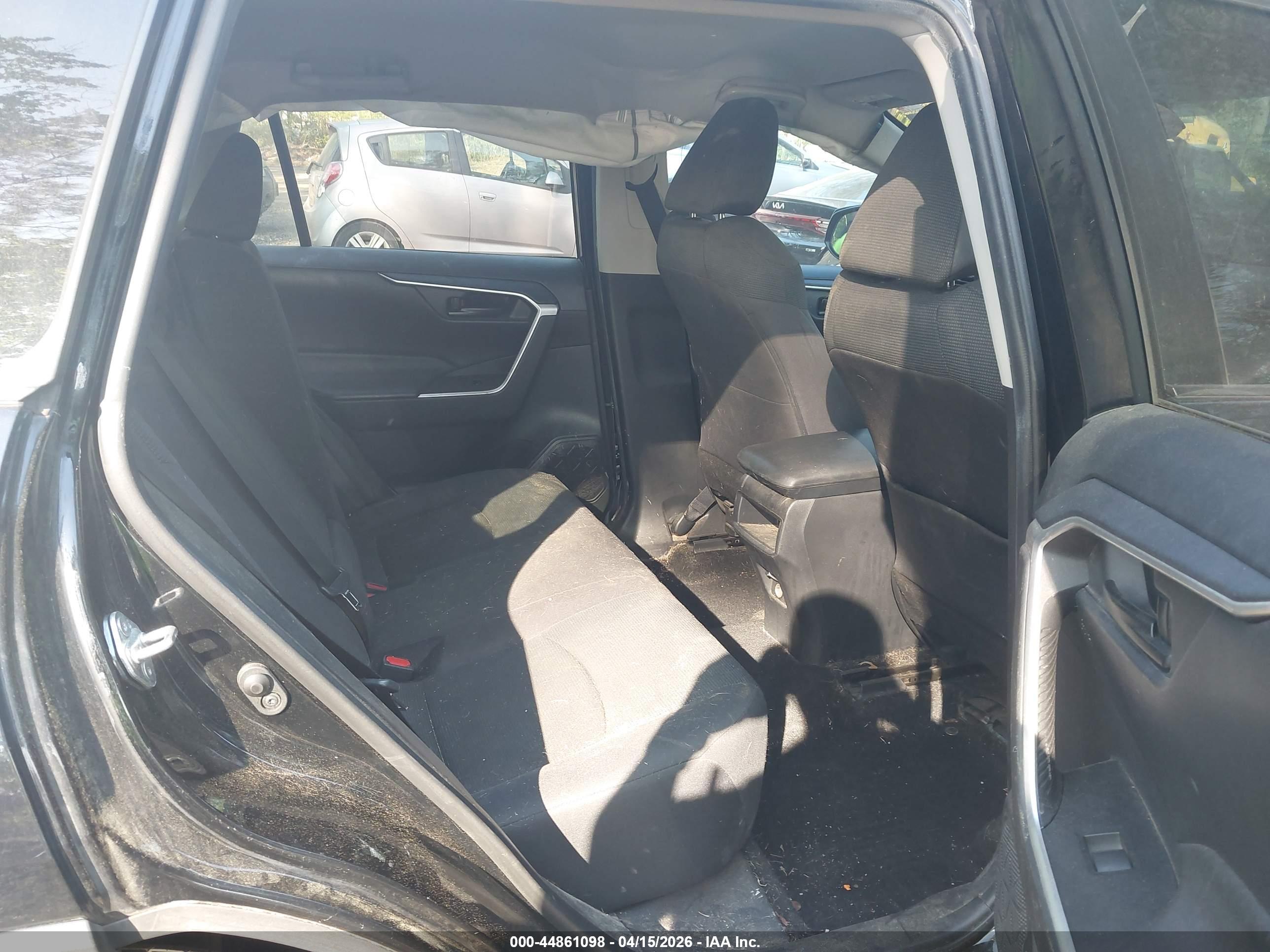 TOYOTA RAV4 image 8