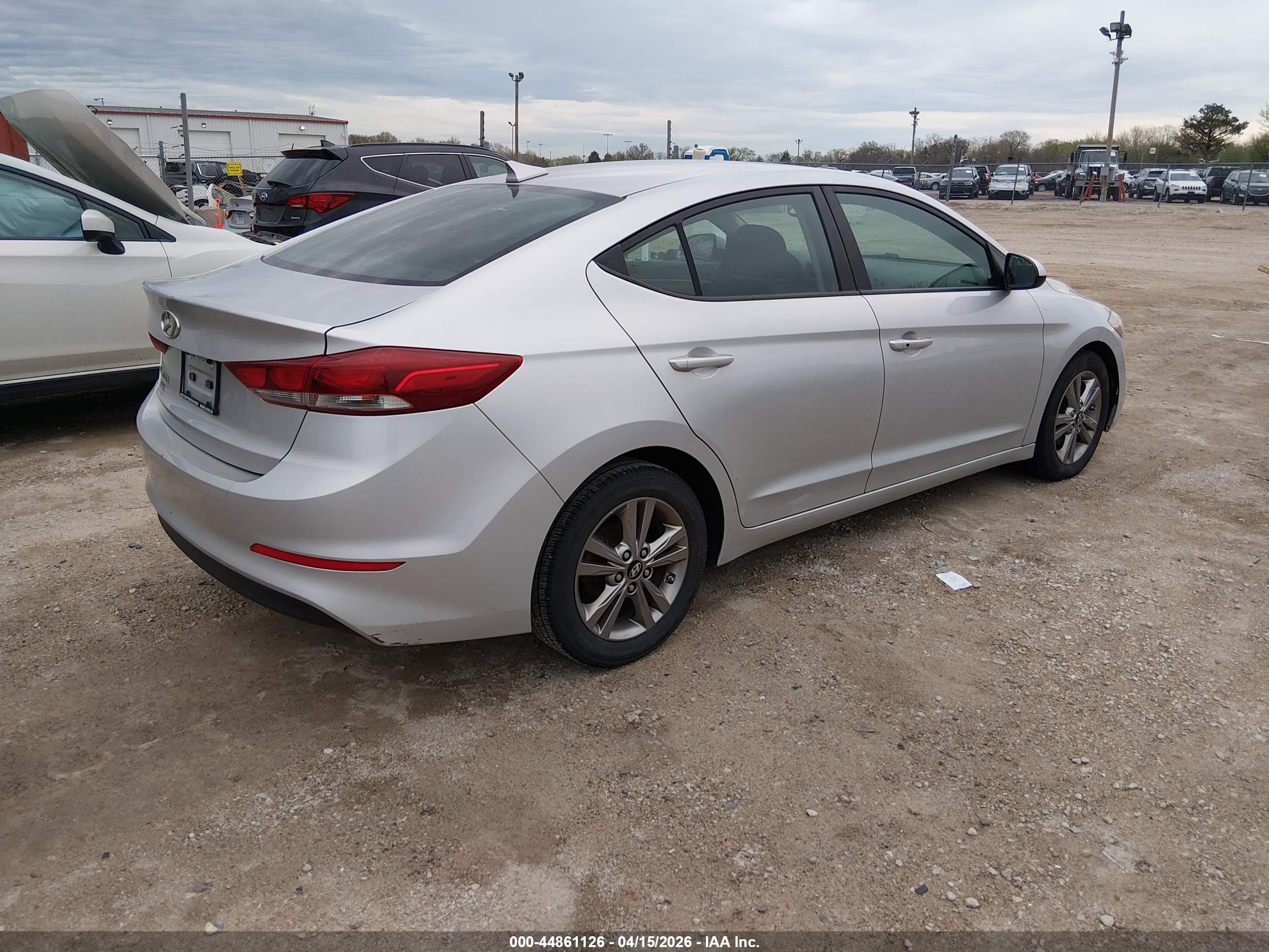 HYUNDAI ELANTRA image 4