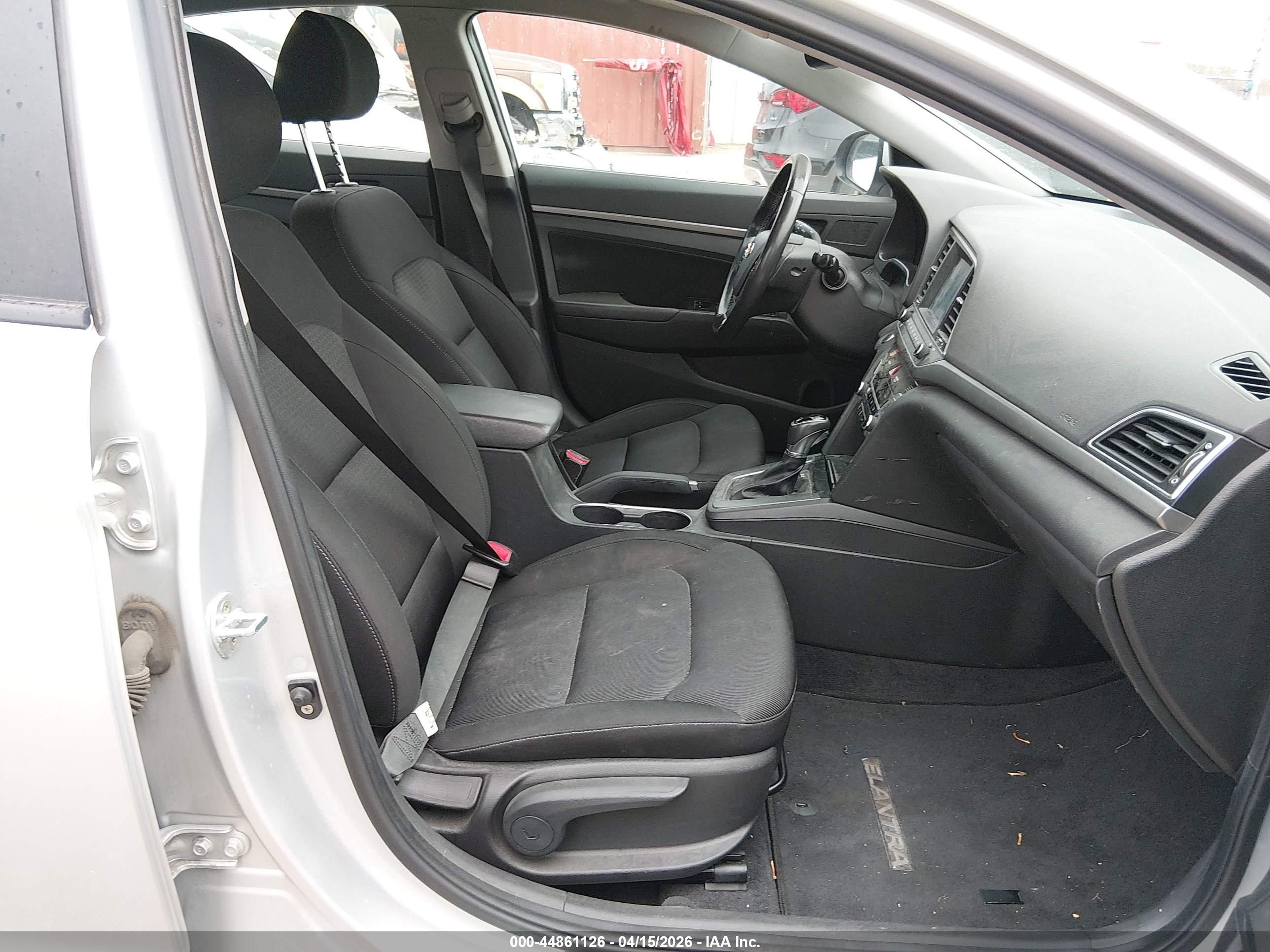 HYUNDAI ELANTRA image 5