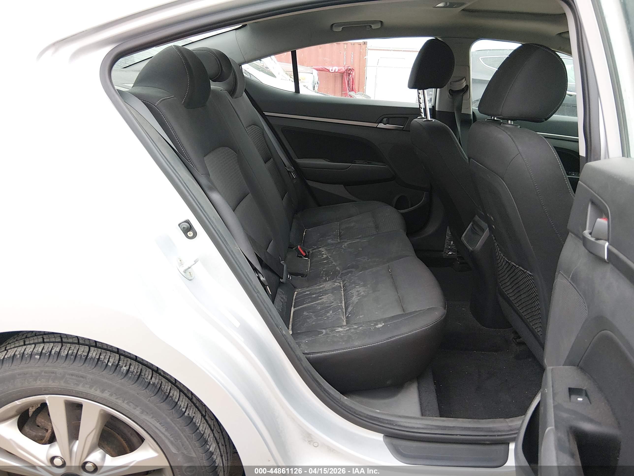 HYUNDAI ELANTRA image 8