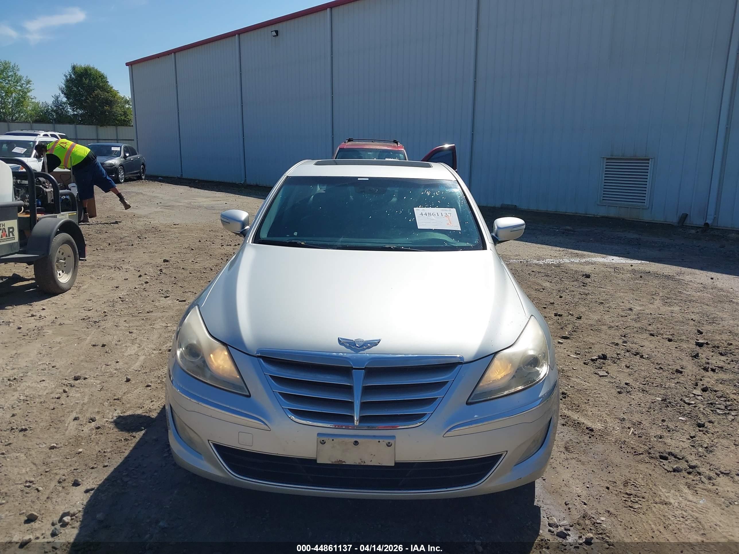 HYUNDAI GENESIS image 6