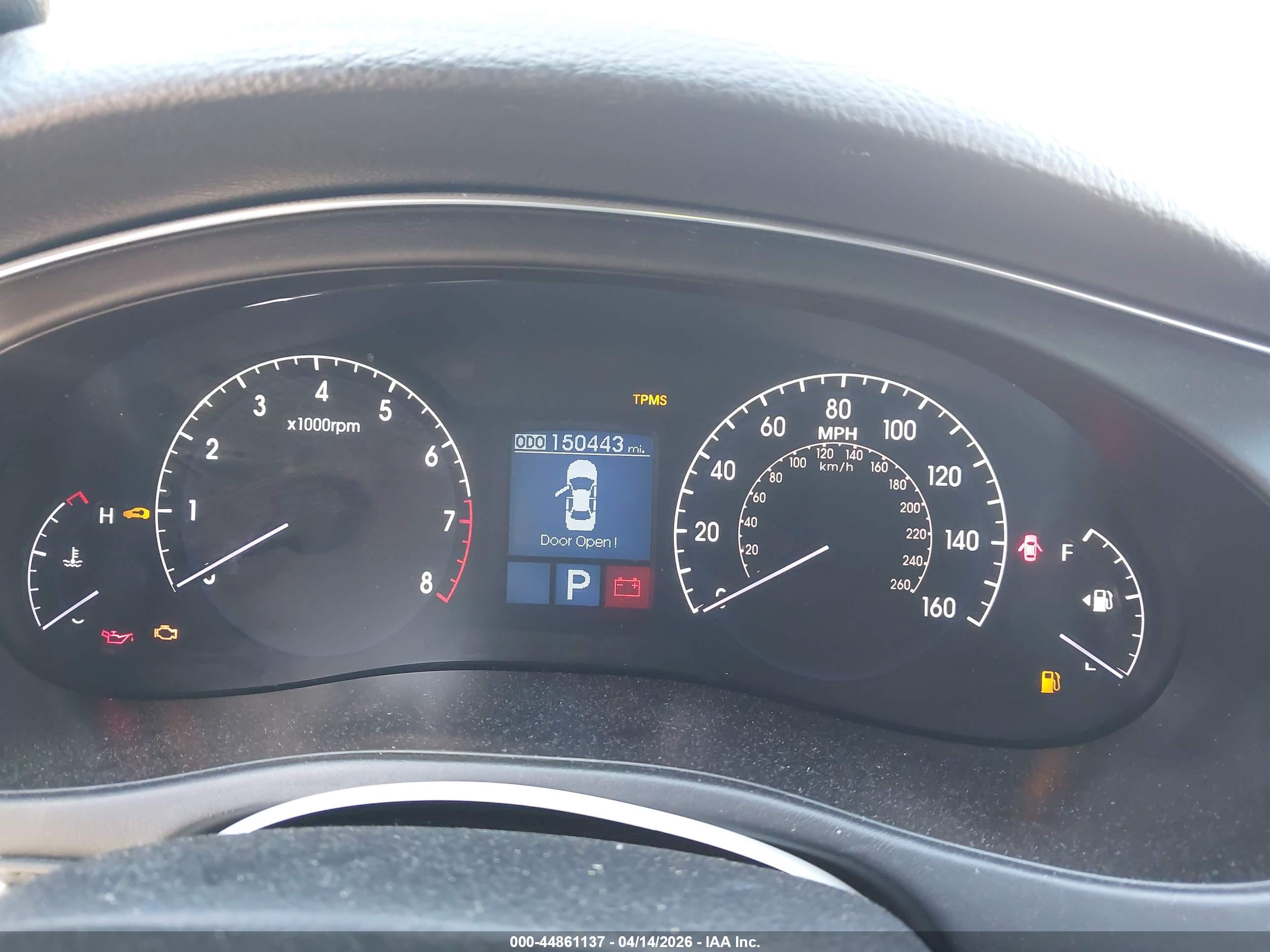 HYUNDAI GENESIS image 7