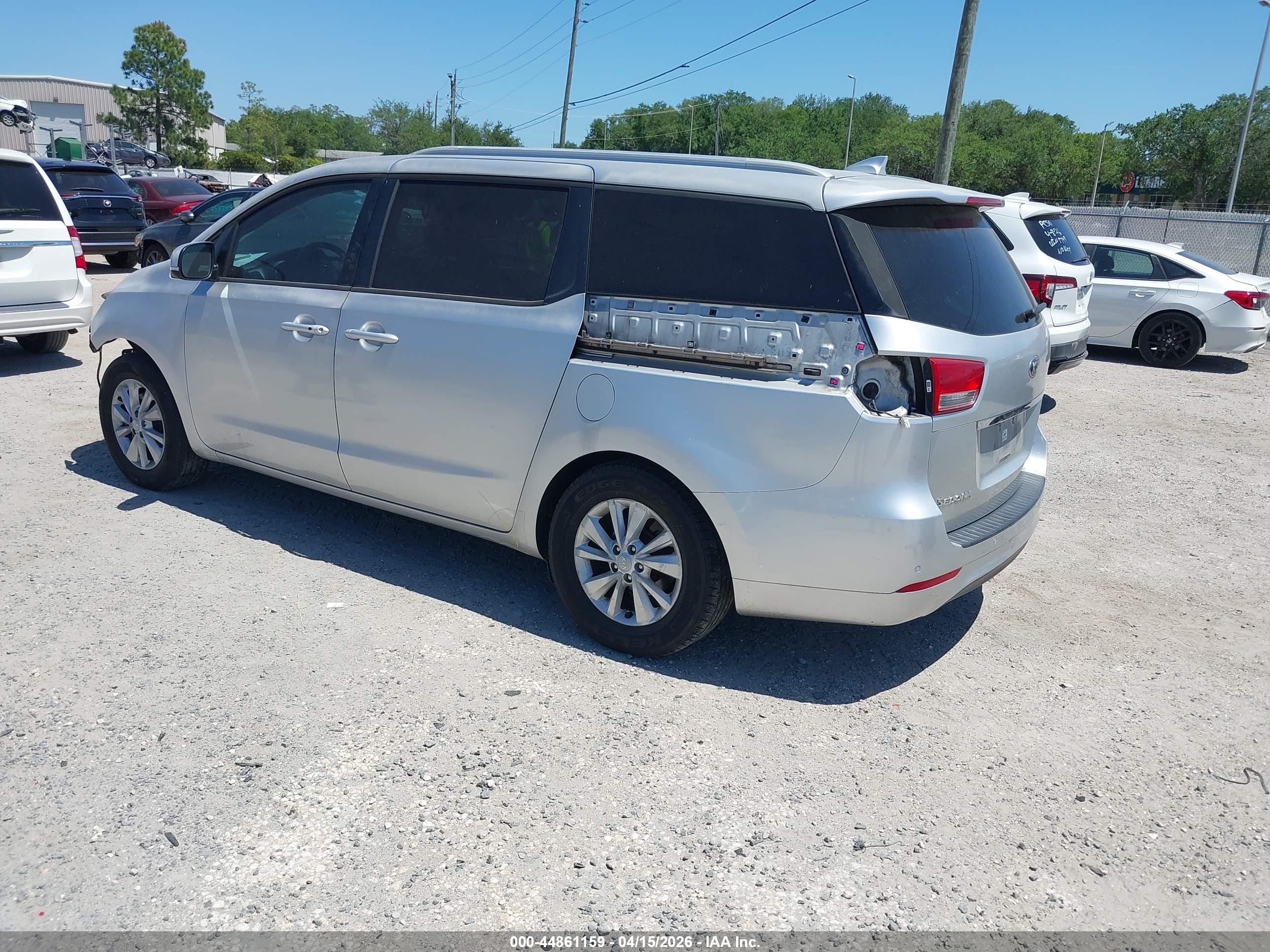 KIA SEDONA image 3
