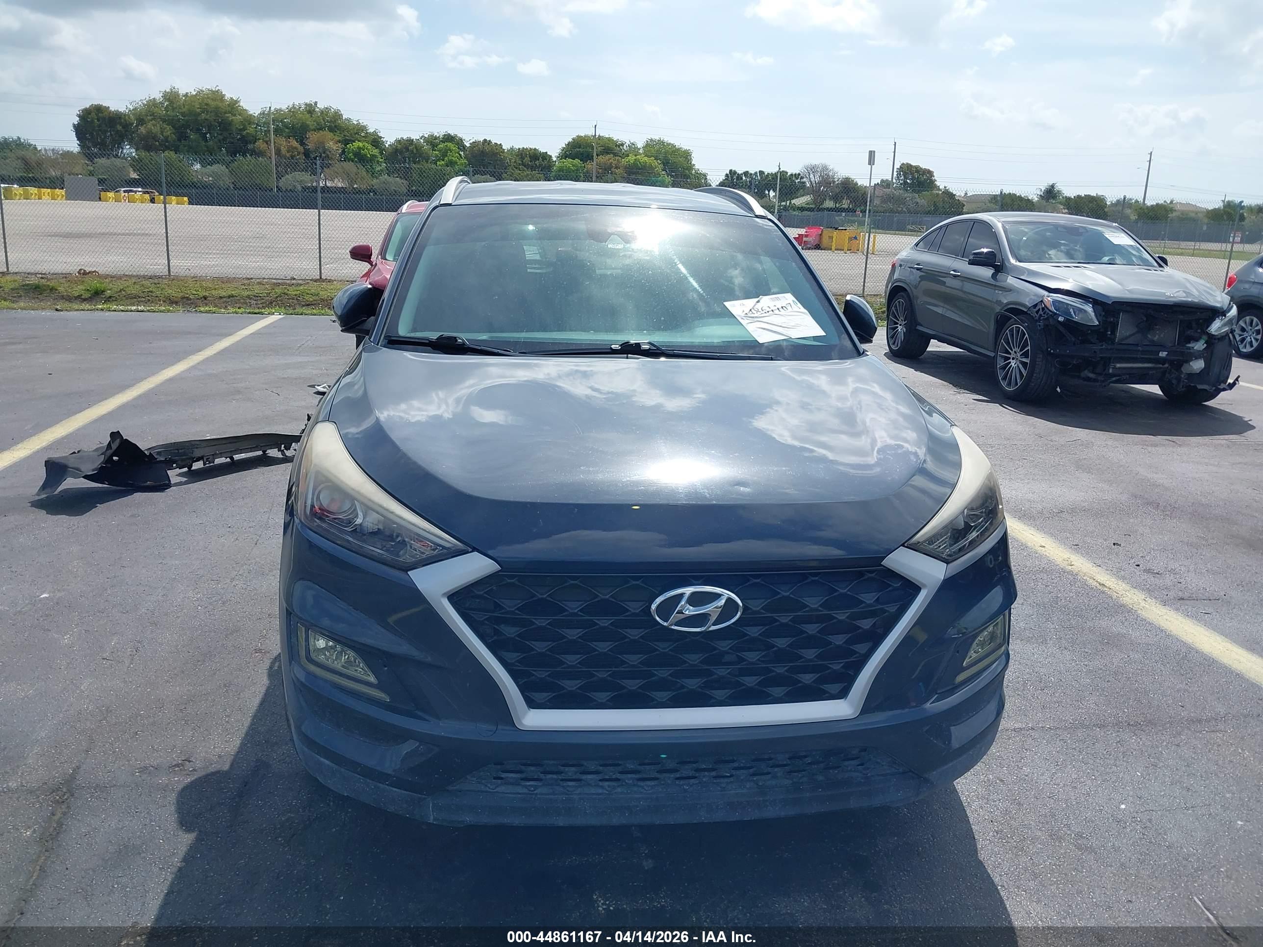 HYUNDAI TUCSON image 6