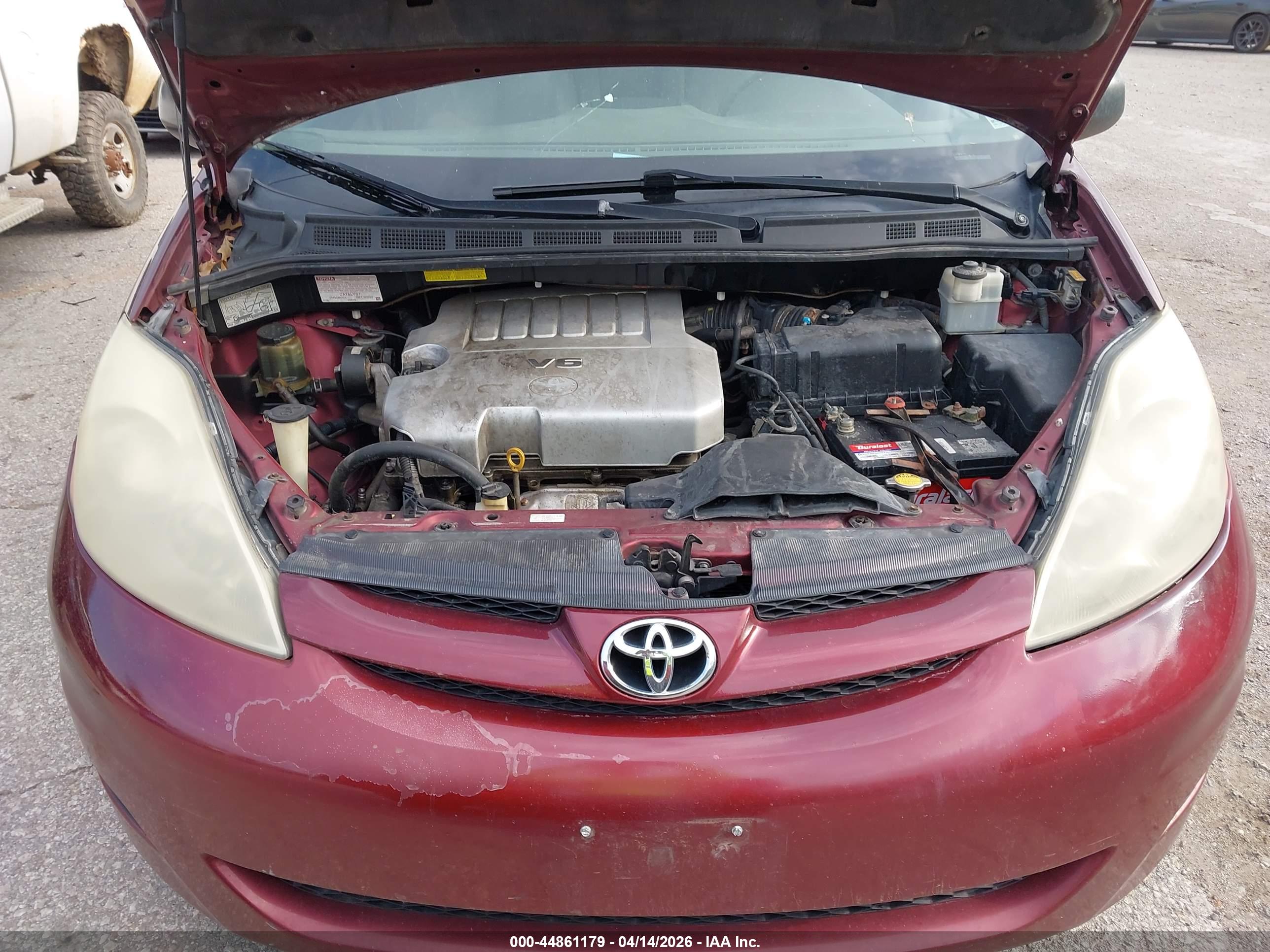 TOYOTA SIENNA image 10