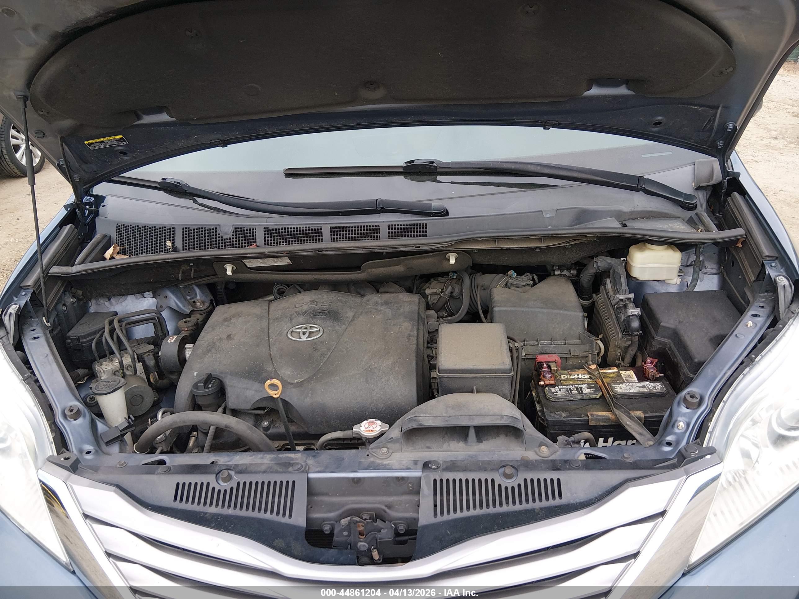 TOYOTA SIENNA image 10