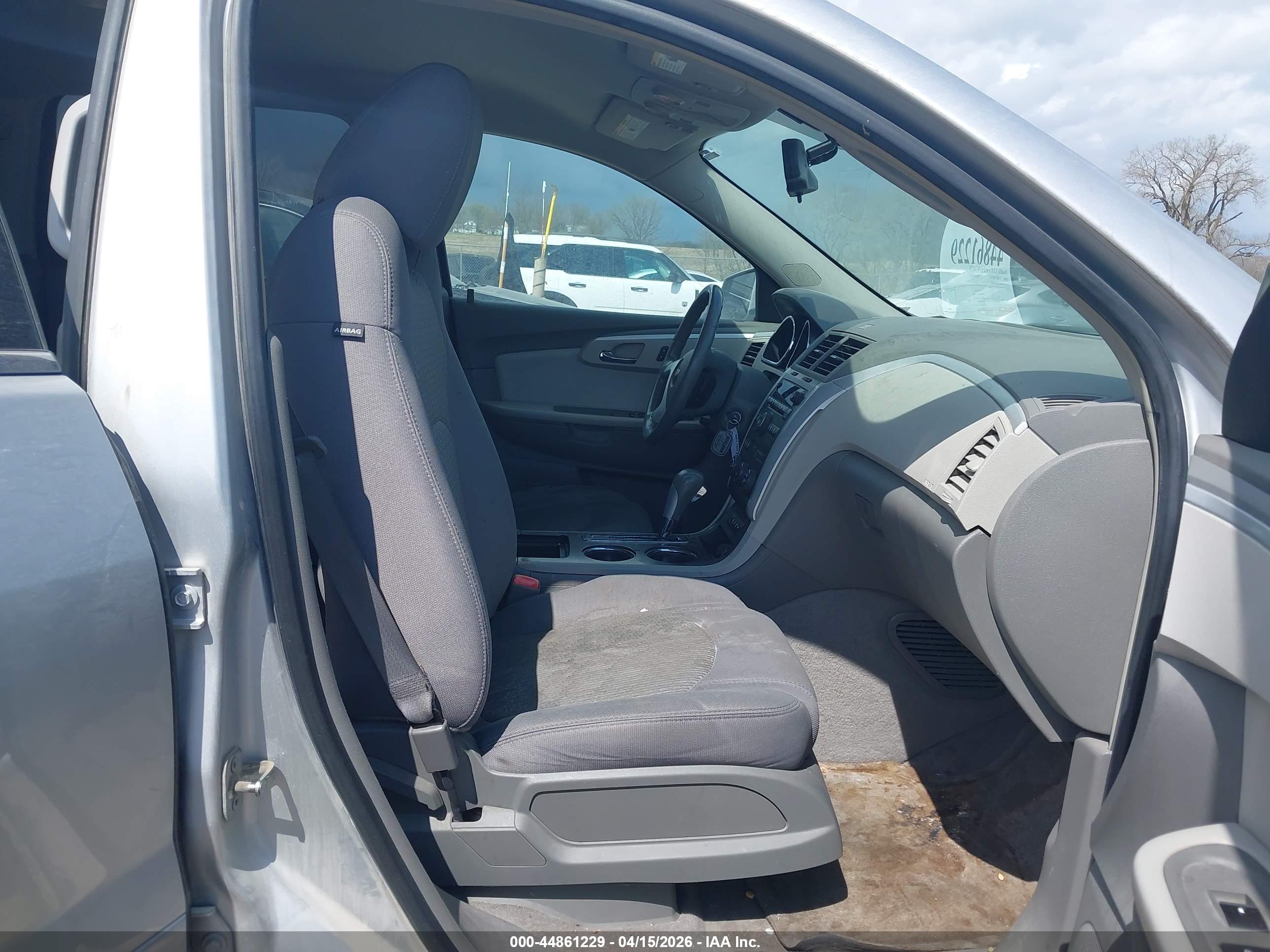 CHEVROLET TRAVERSE image 5