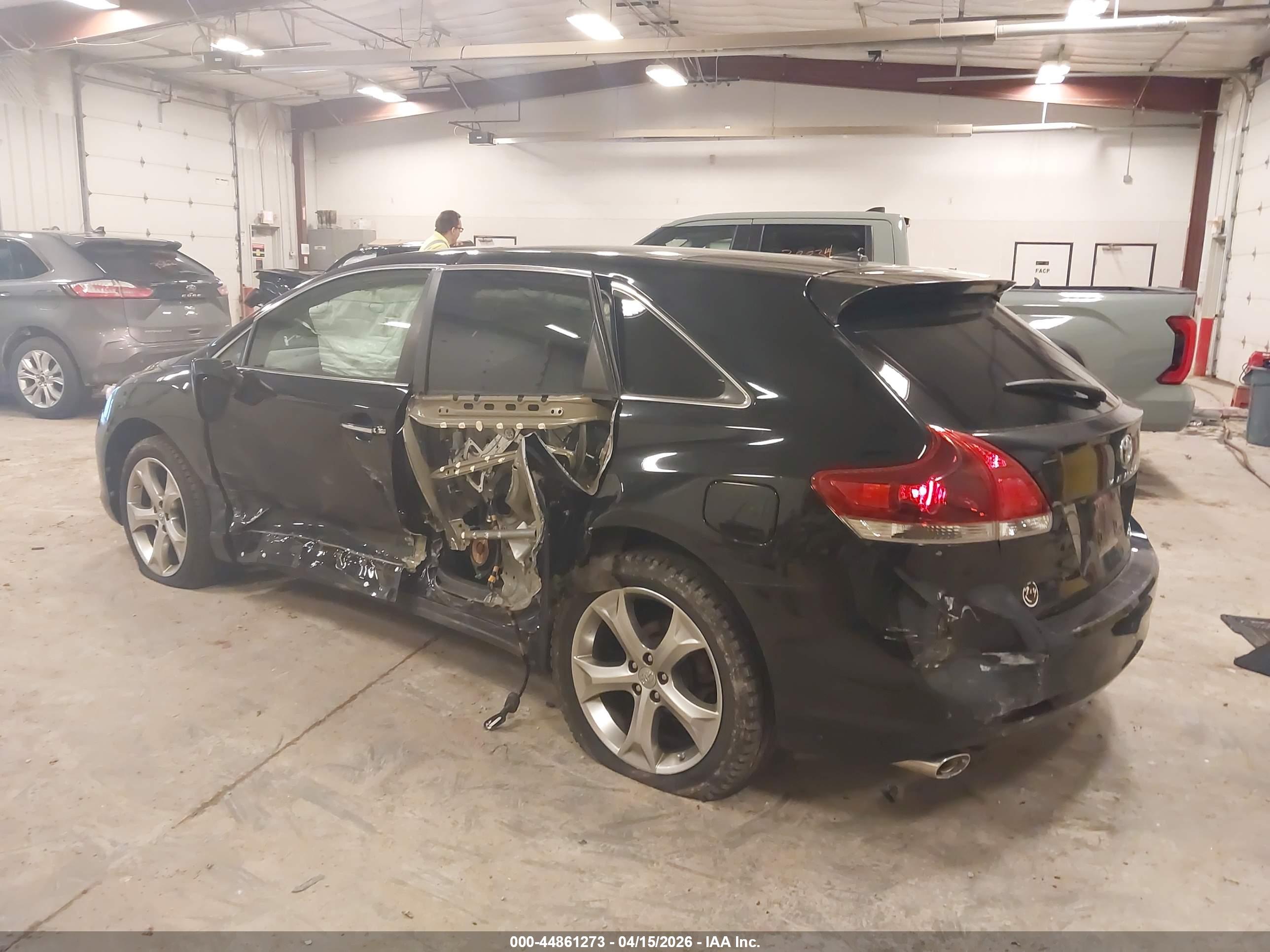 TOYOTA VENZA image 3