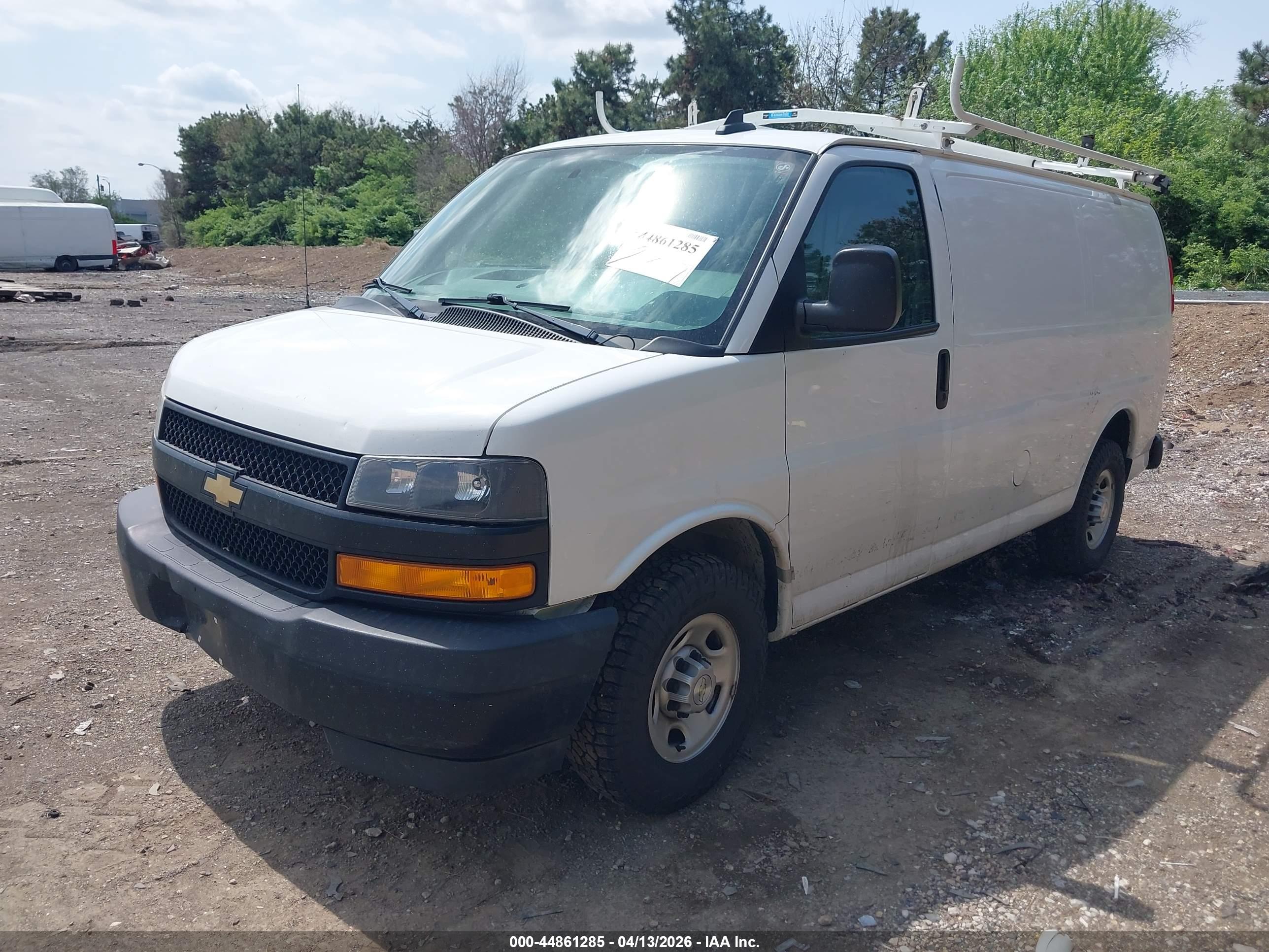 CHEVROLET EXPRESS image 2