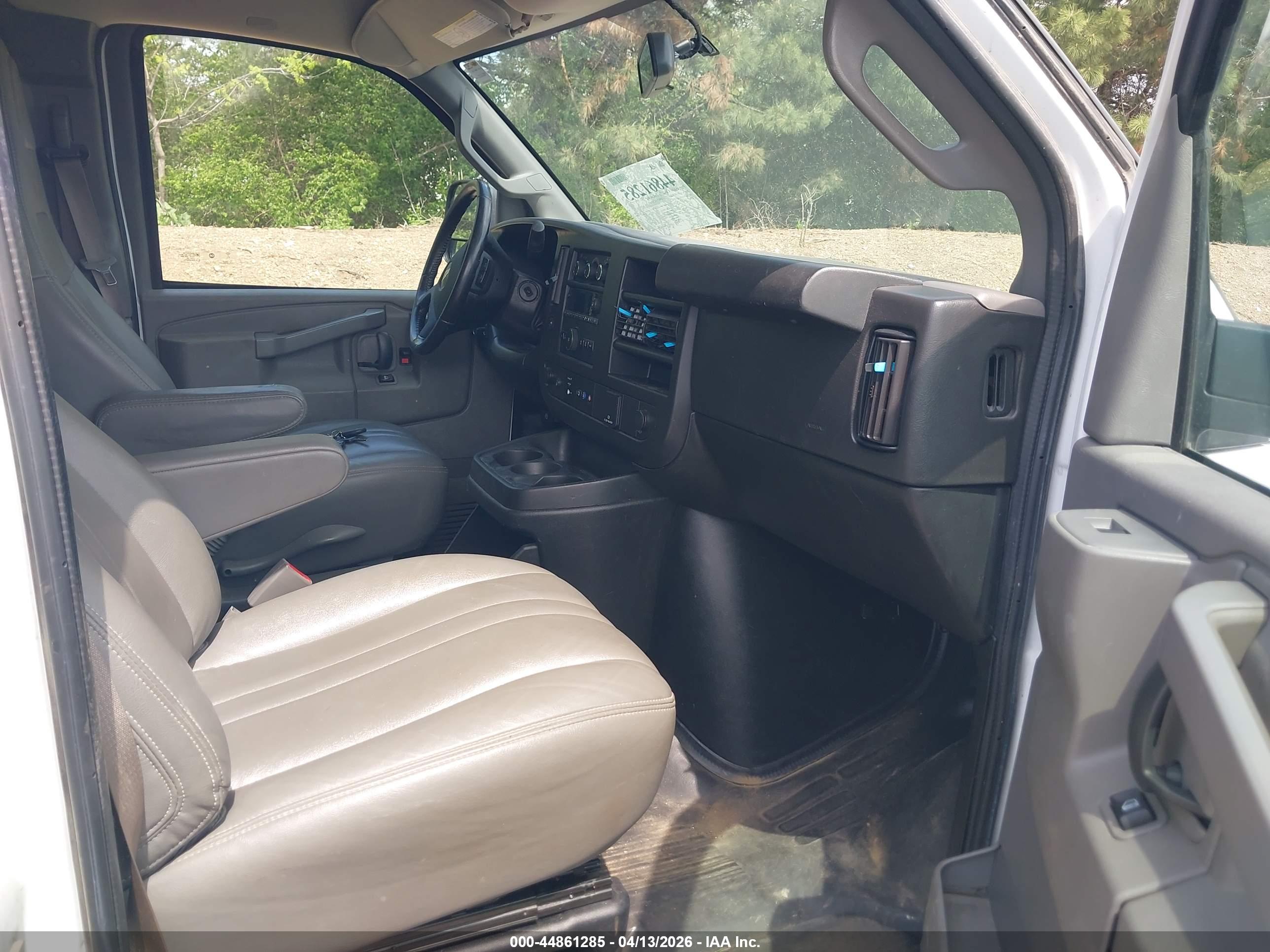 CHEVROLET EXPRESS image 5