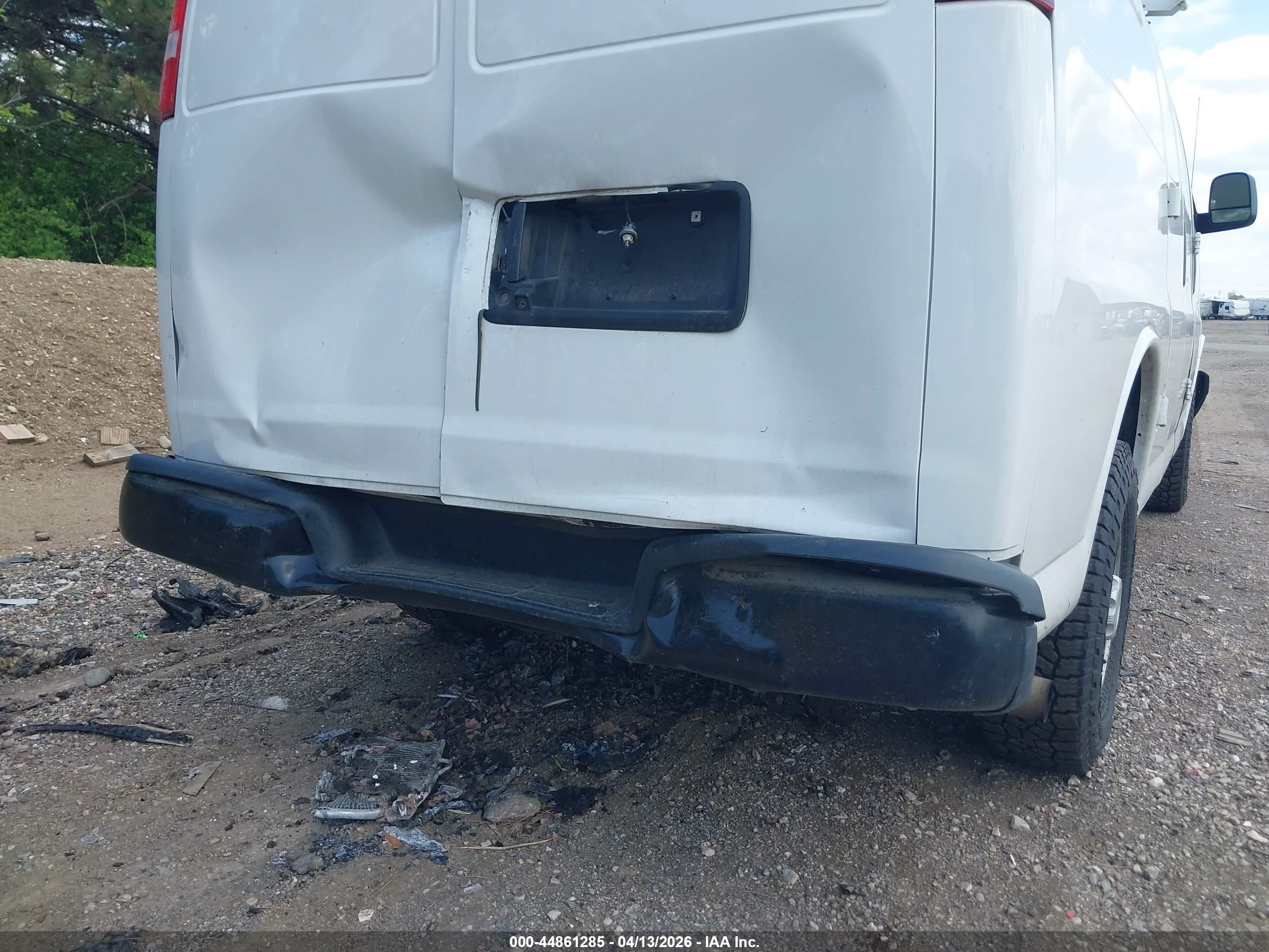 CHEVROLET EXPRESS image 6