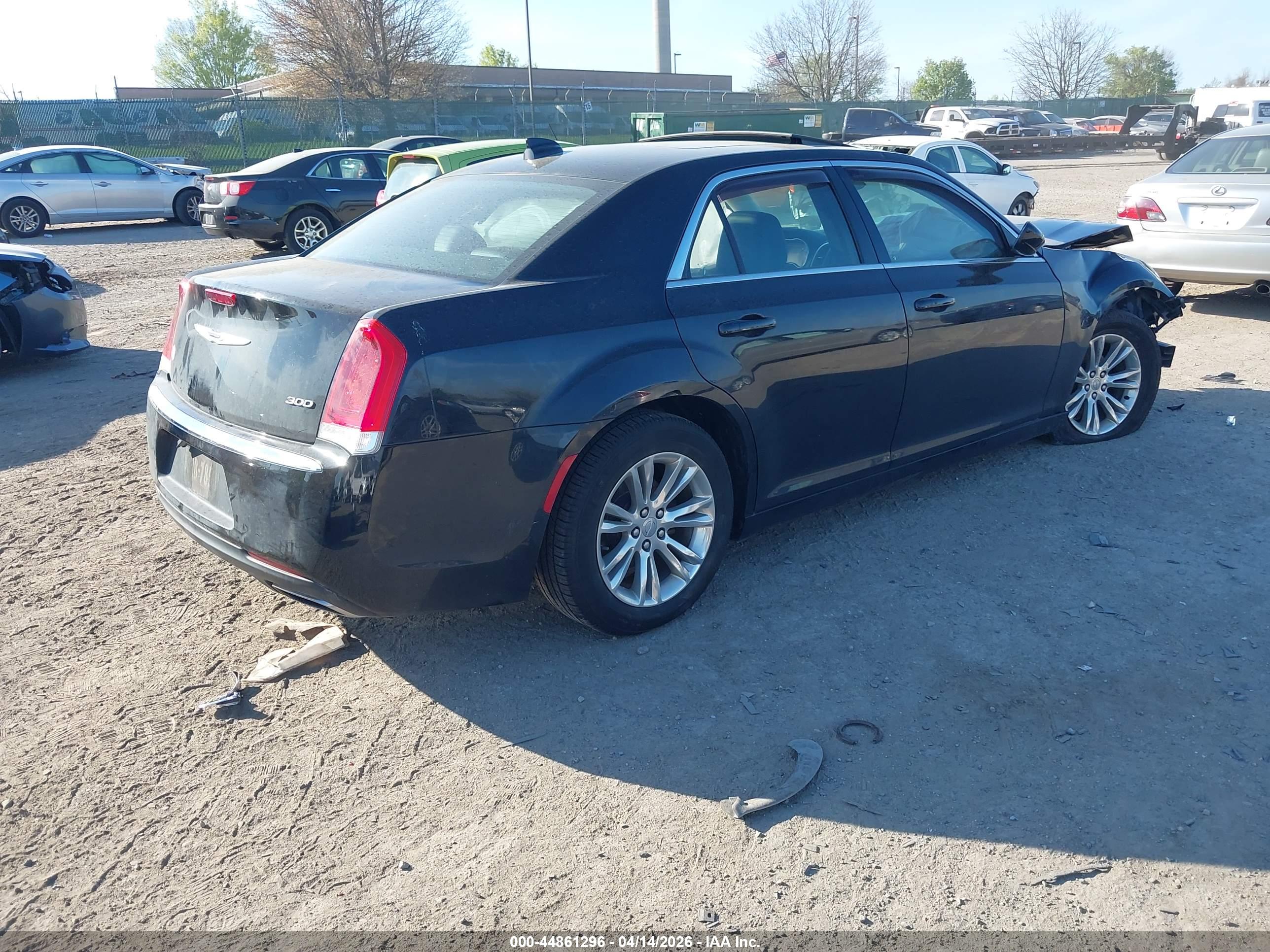 CHRYSLER 300 image 4