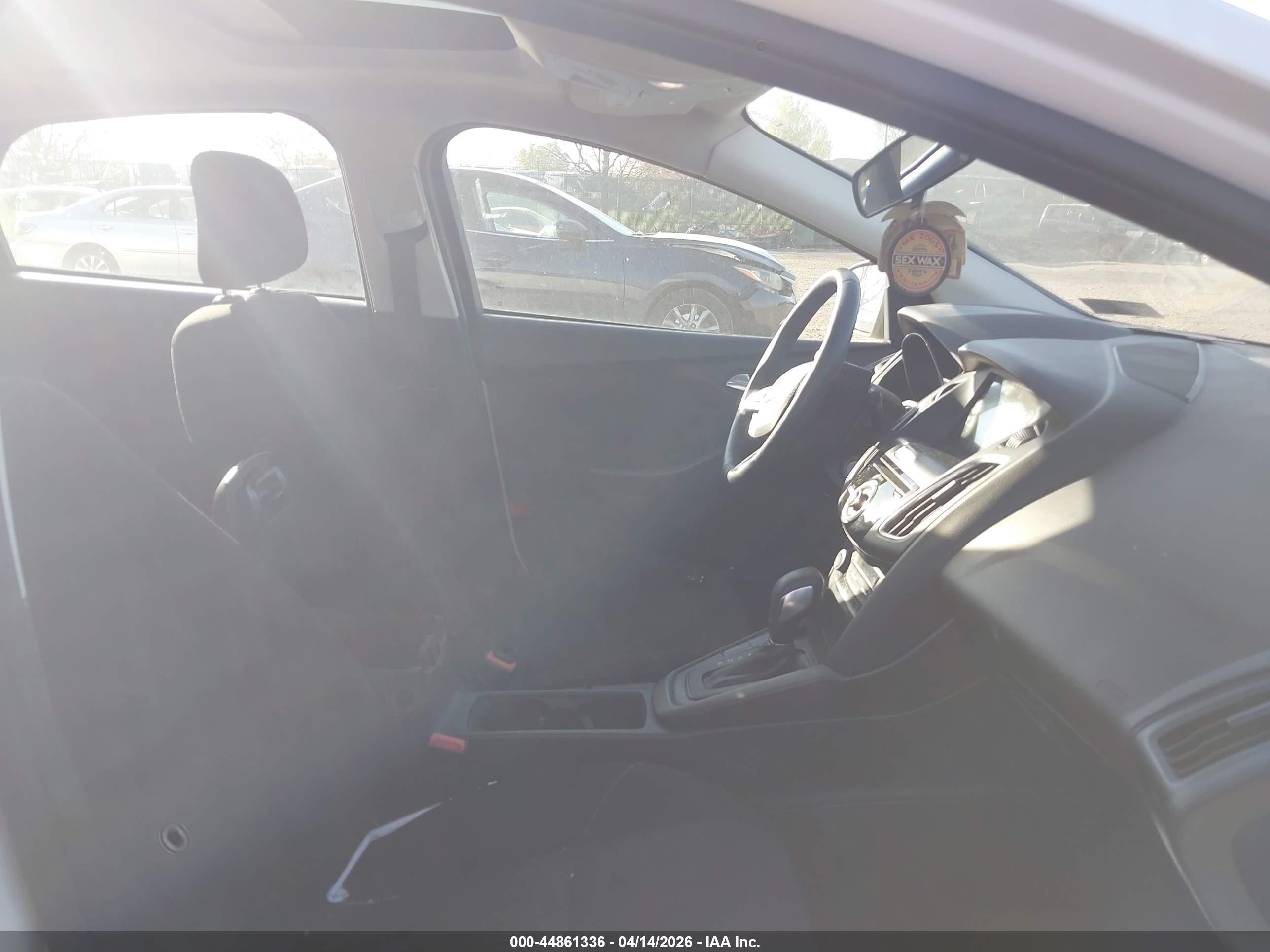 FORD FOCUS image 5