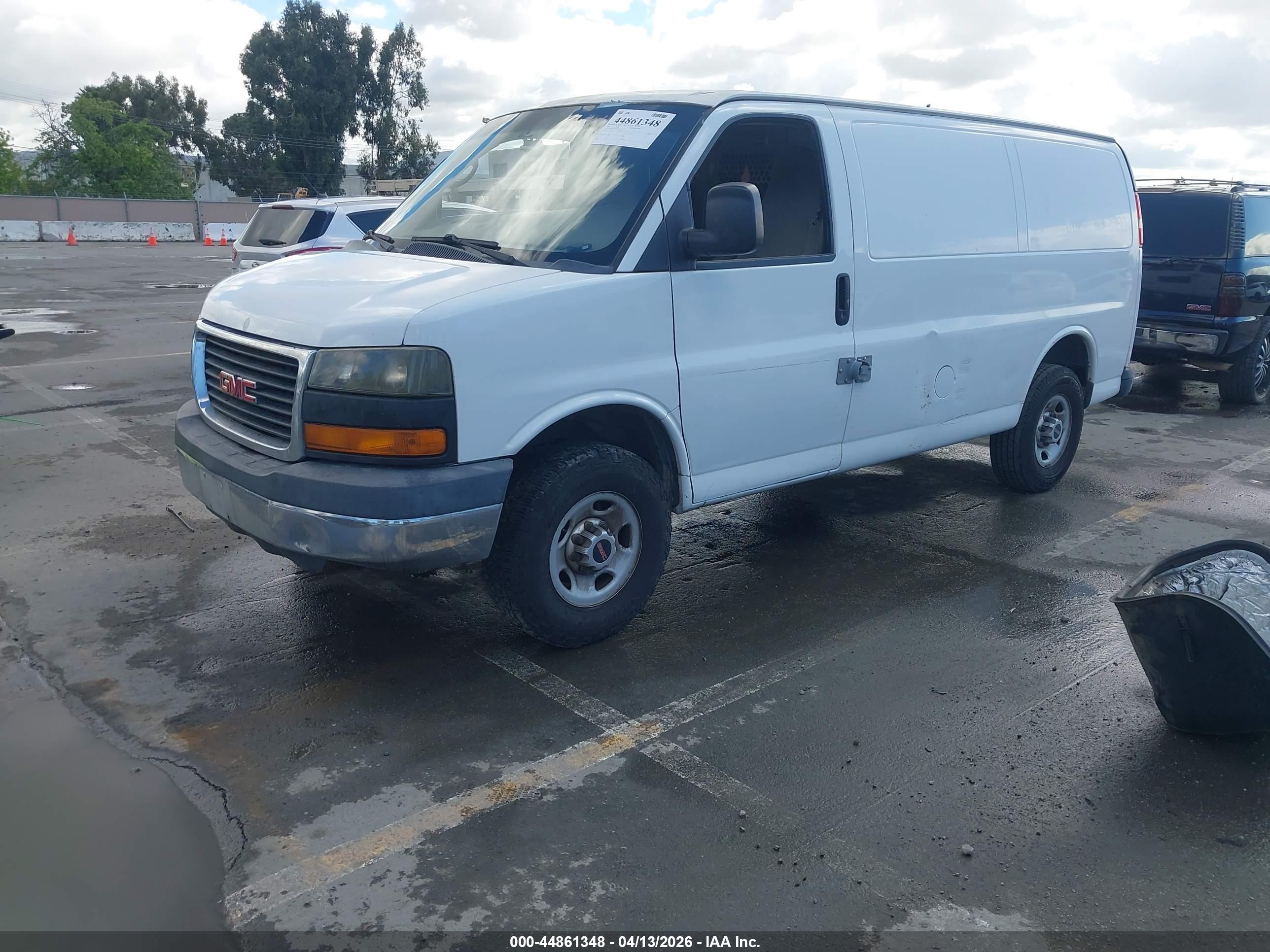 GMC SAVANA image 2