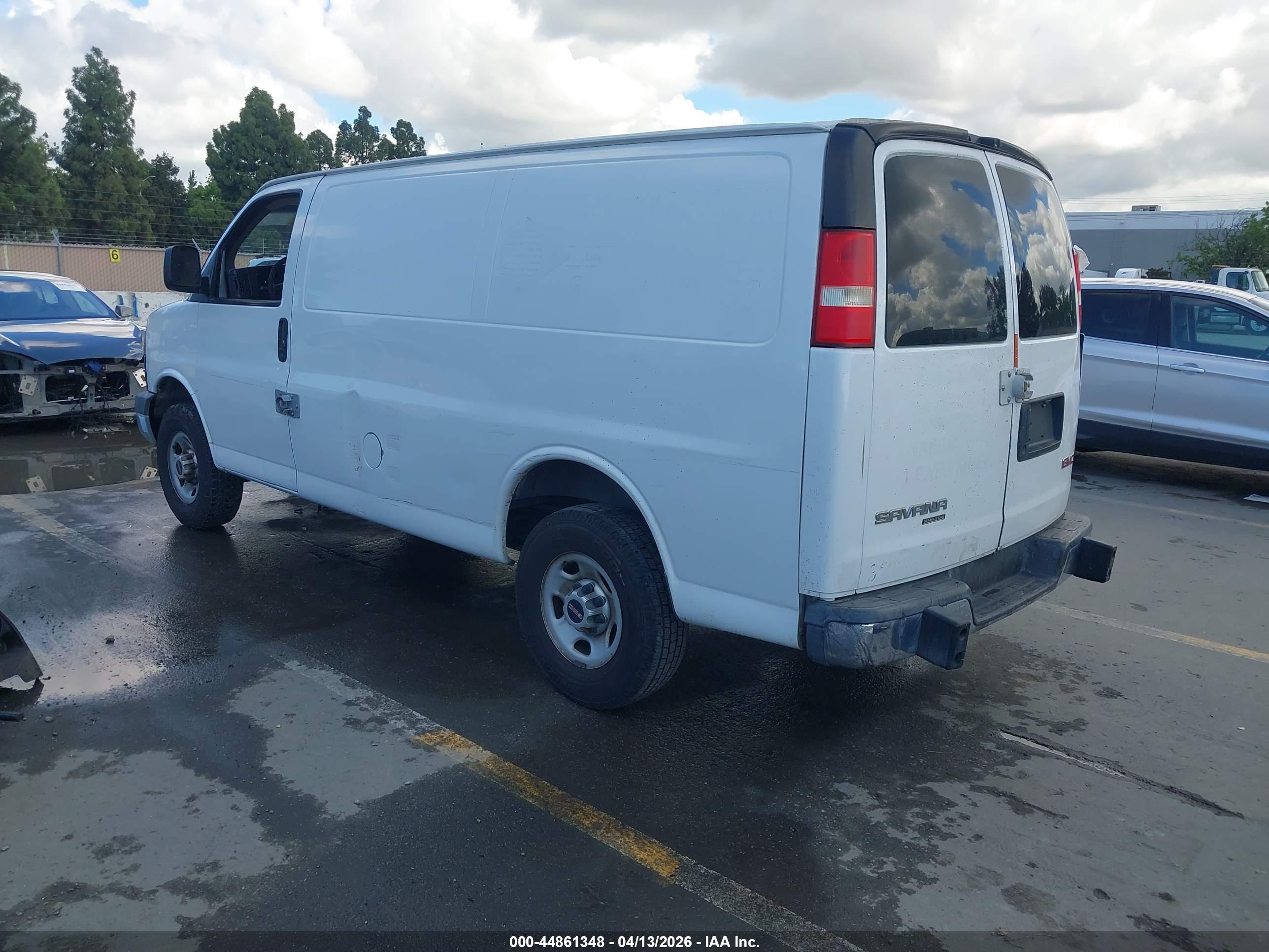 GMC SAVANA image 3