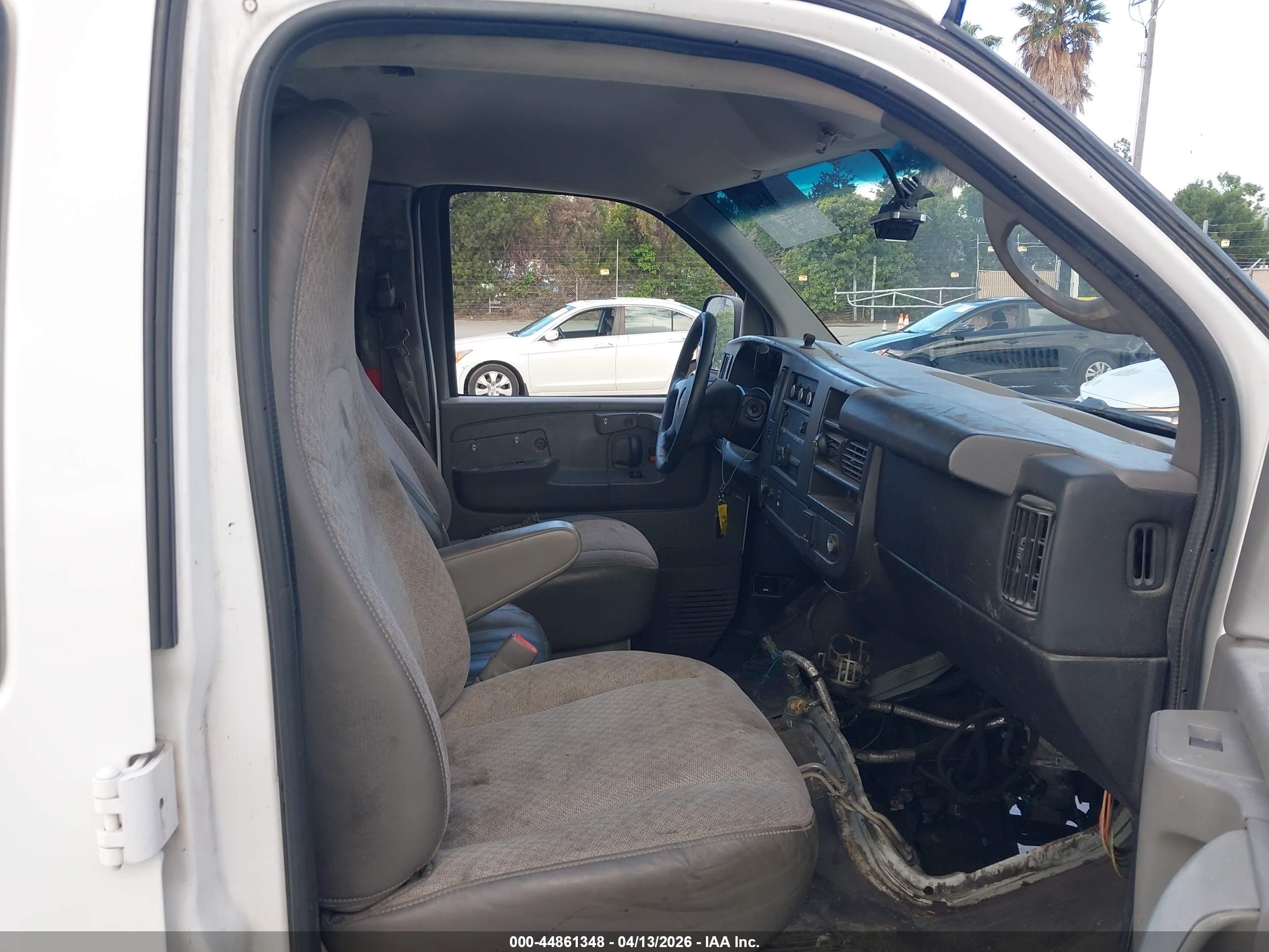 GMC SAVANA image 5