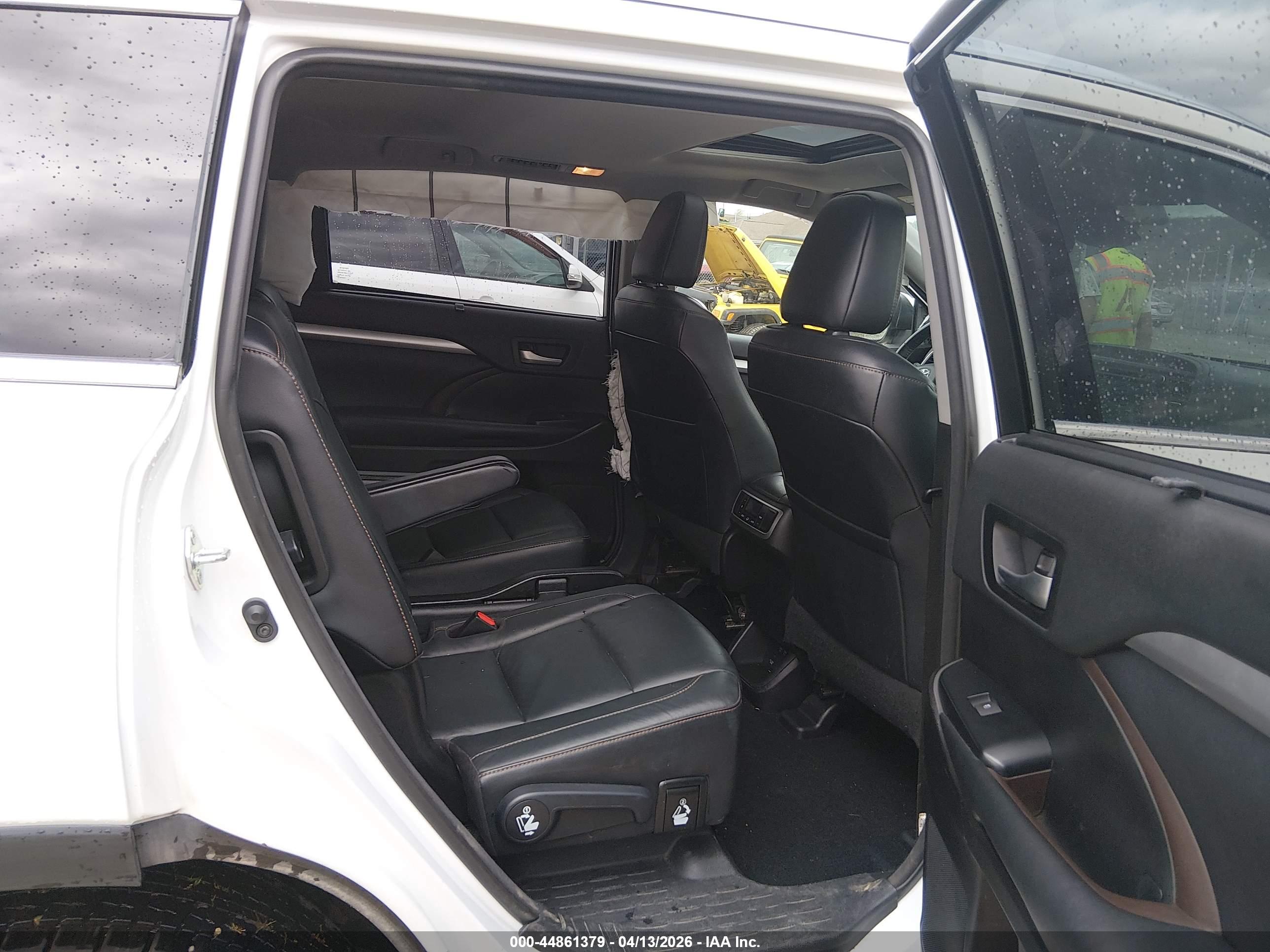 TOYOTA HIGHLANDER image 8