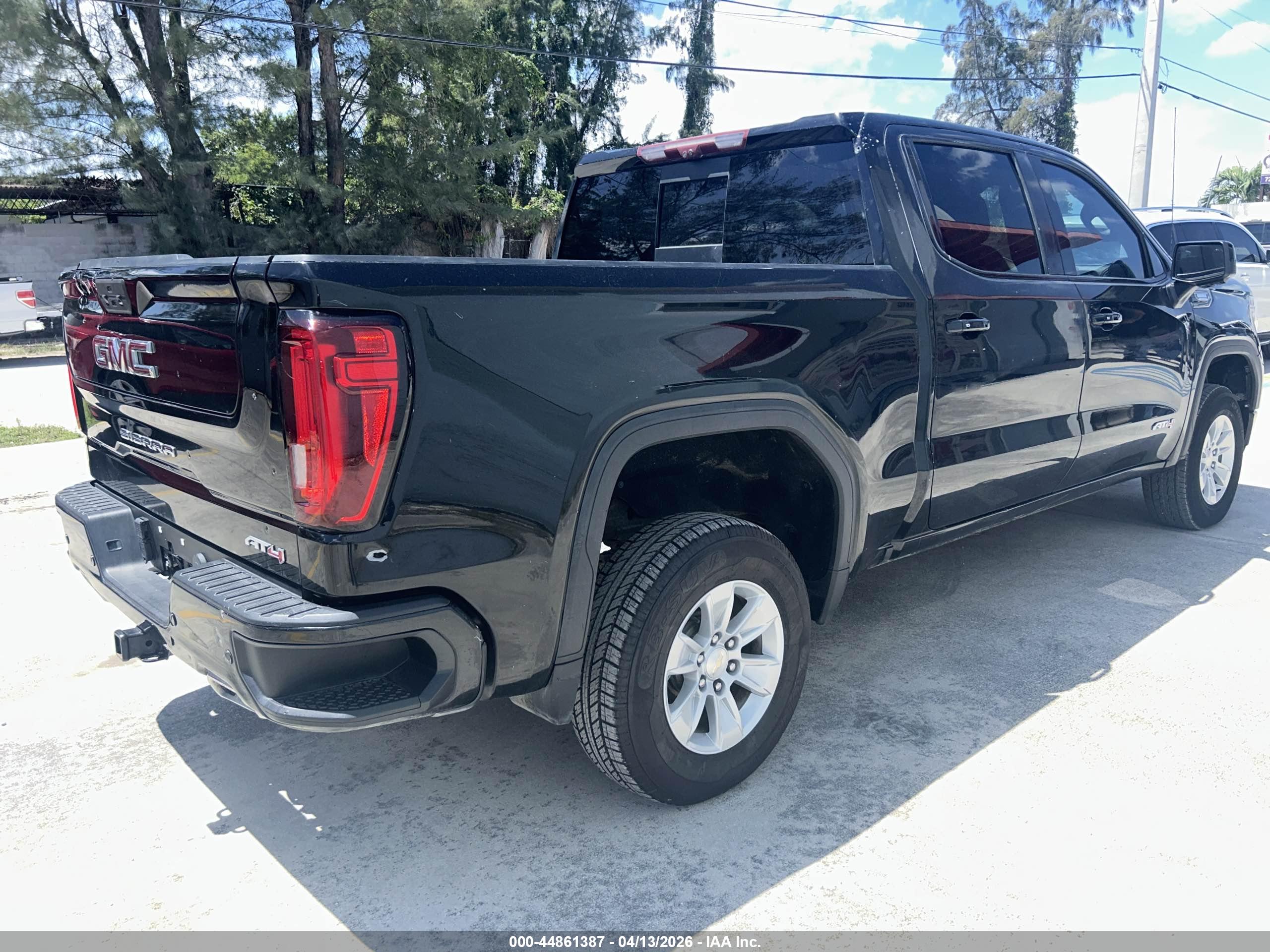 GMC SIERRA image 4