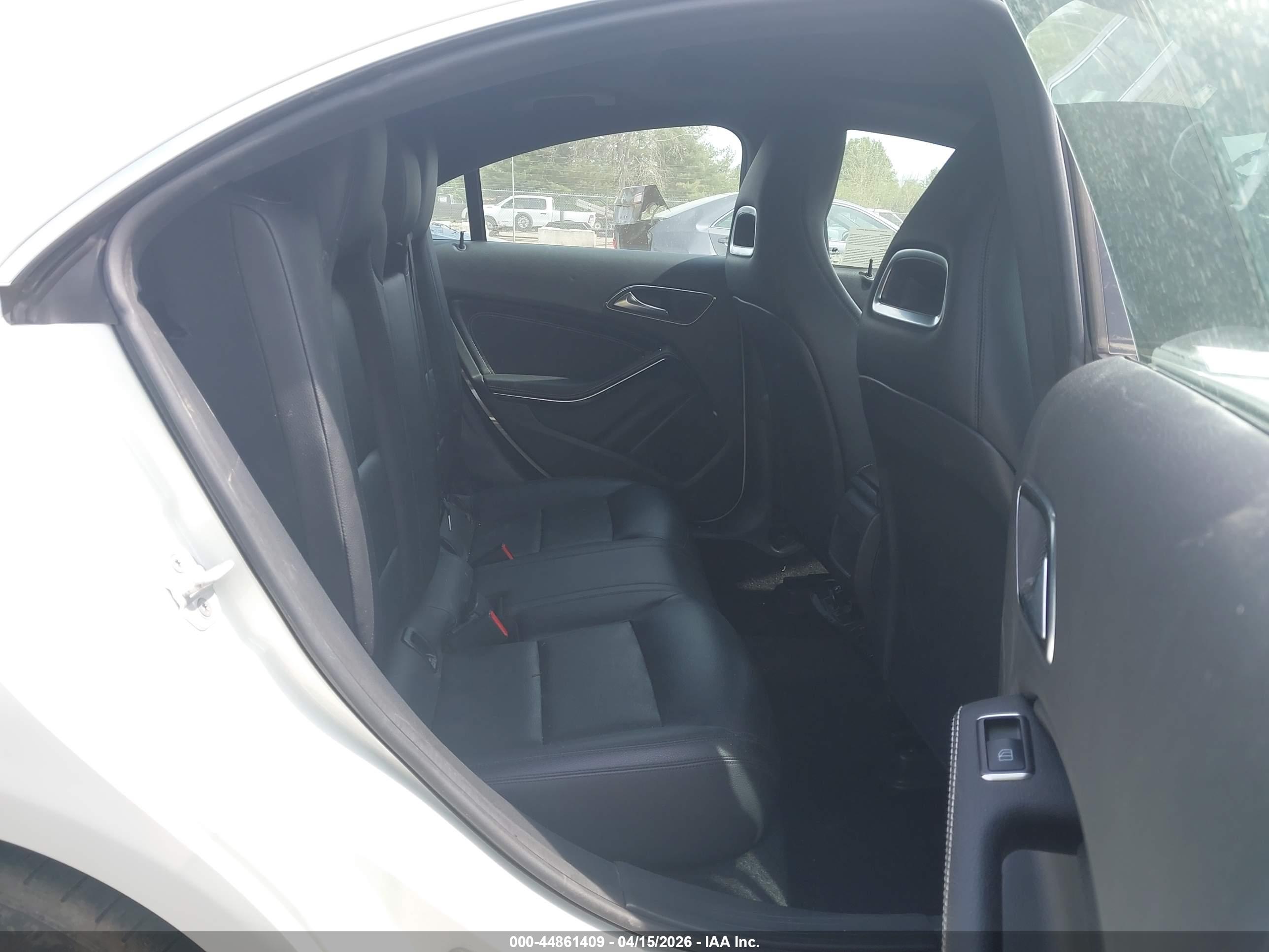 MERCEDES-BENZ CLA image 8