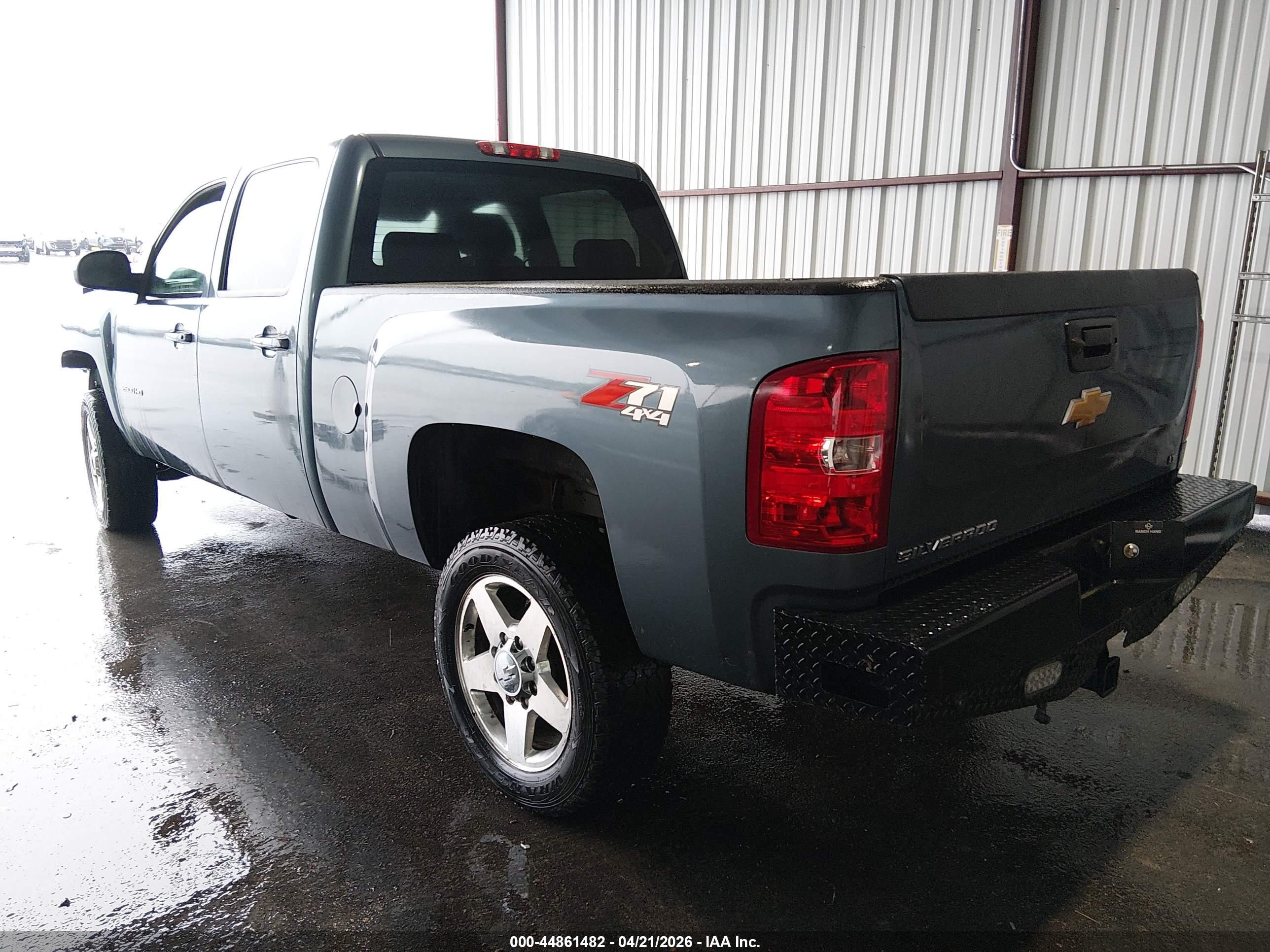 CHEVROLET SILVERADO image 3