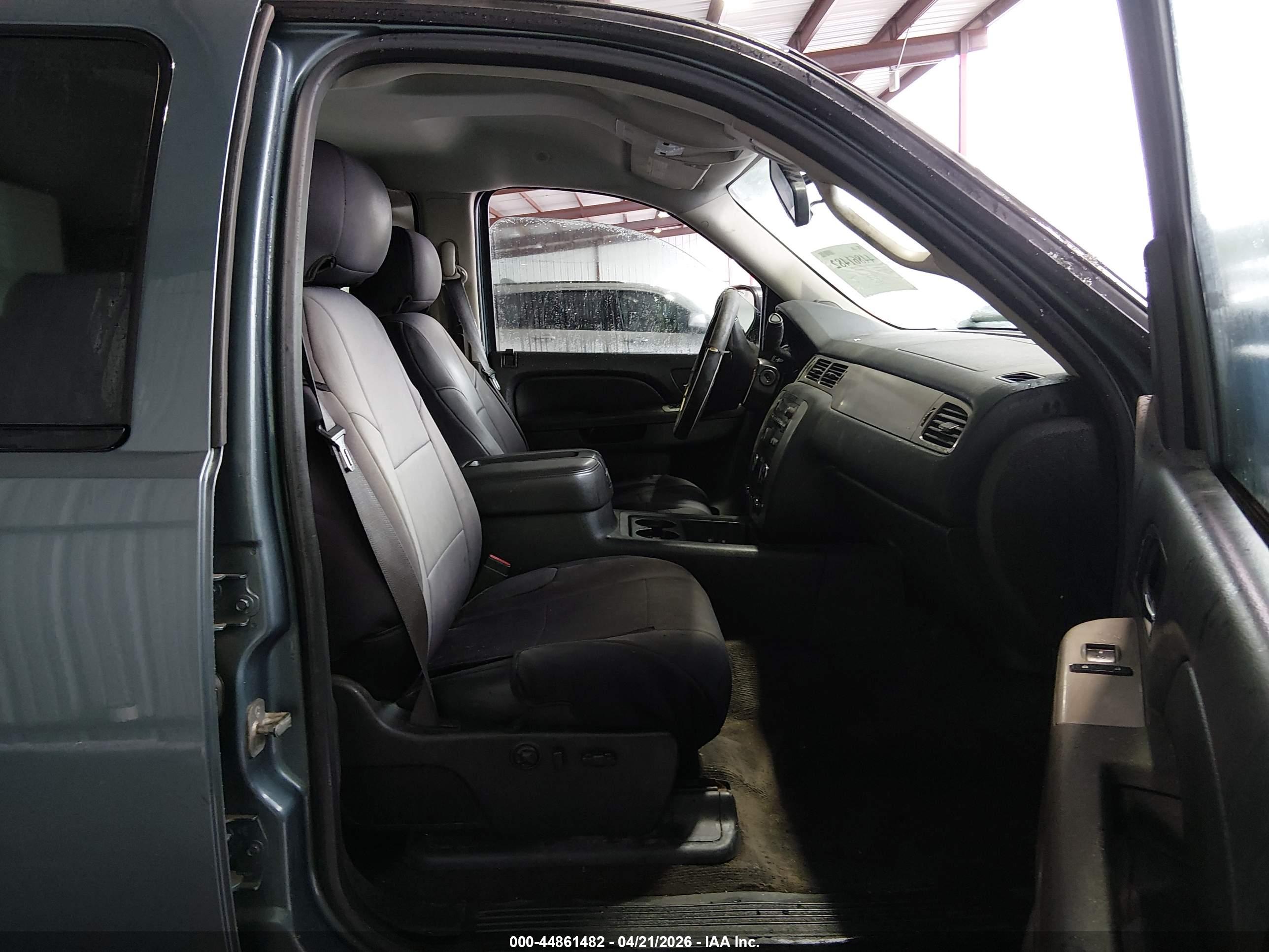 CHEVROLET SILVERADO image 5