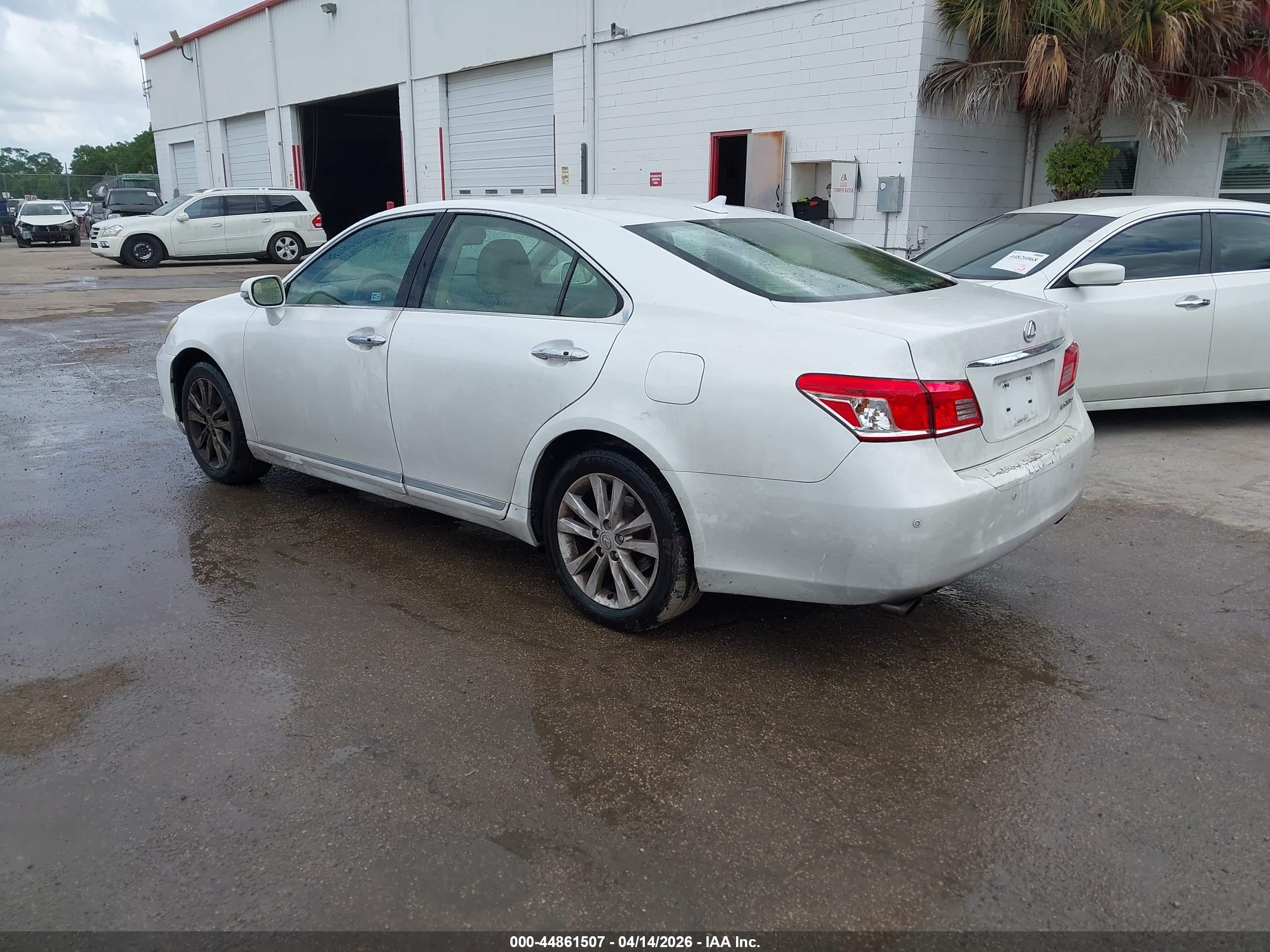 LEXUS ES image 3