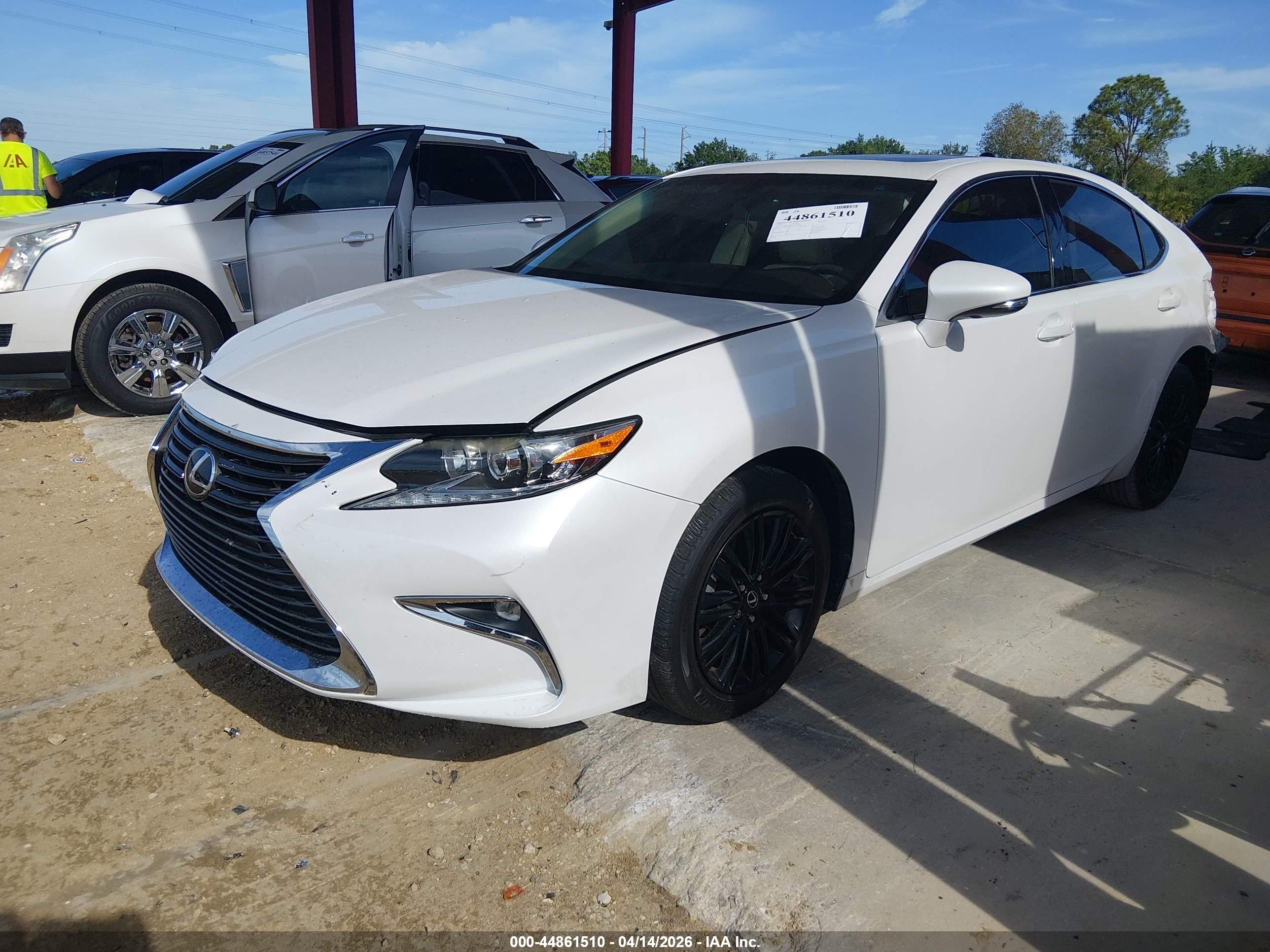 LEXUS ES image 2